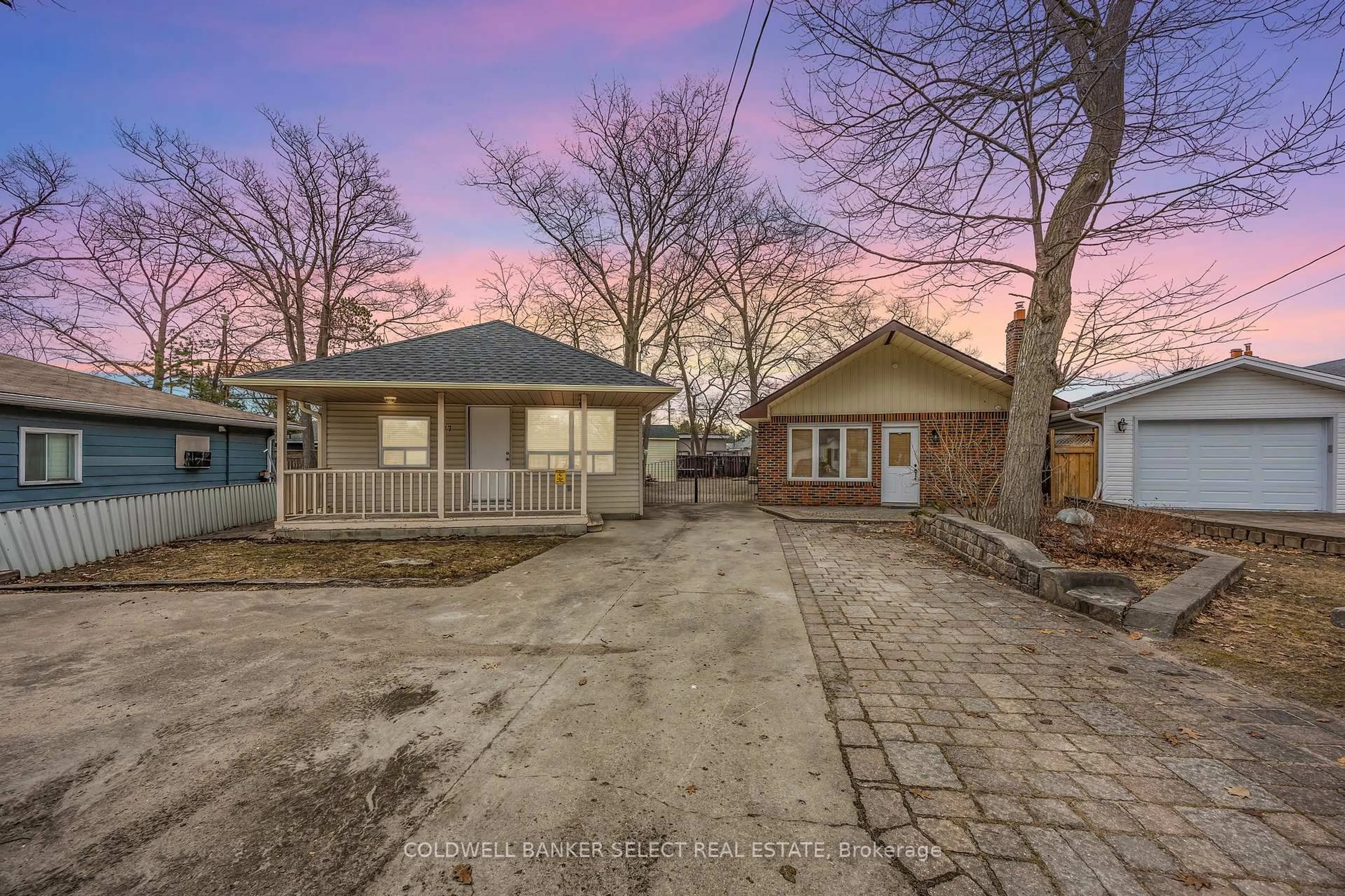 A pic from outside/outdoor area/front of a property/back of a property/a pic from drone, street for 79 Baker St, Wasaga Beach Ontario L9Z 2G7