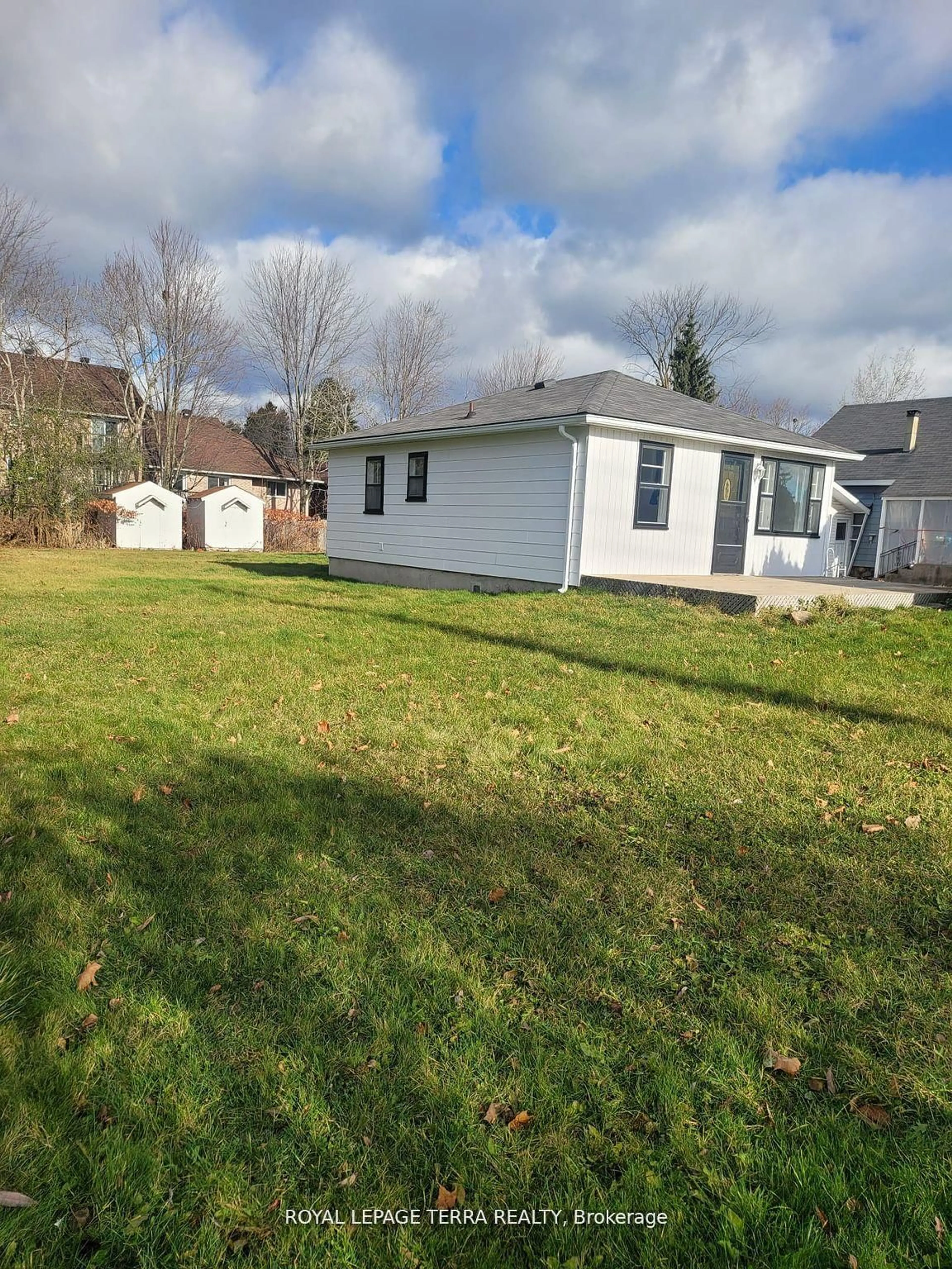 Unknown for 328 Little Ave, Barrie Ontario L4N 2Z6