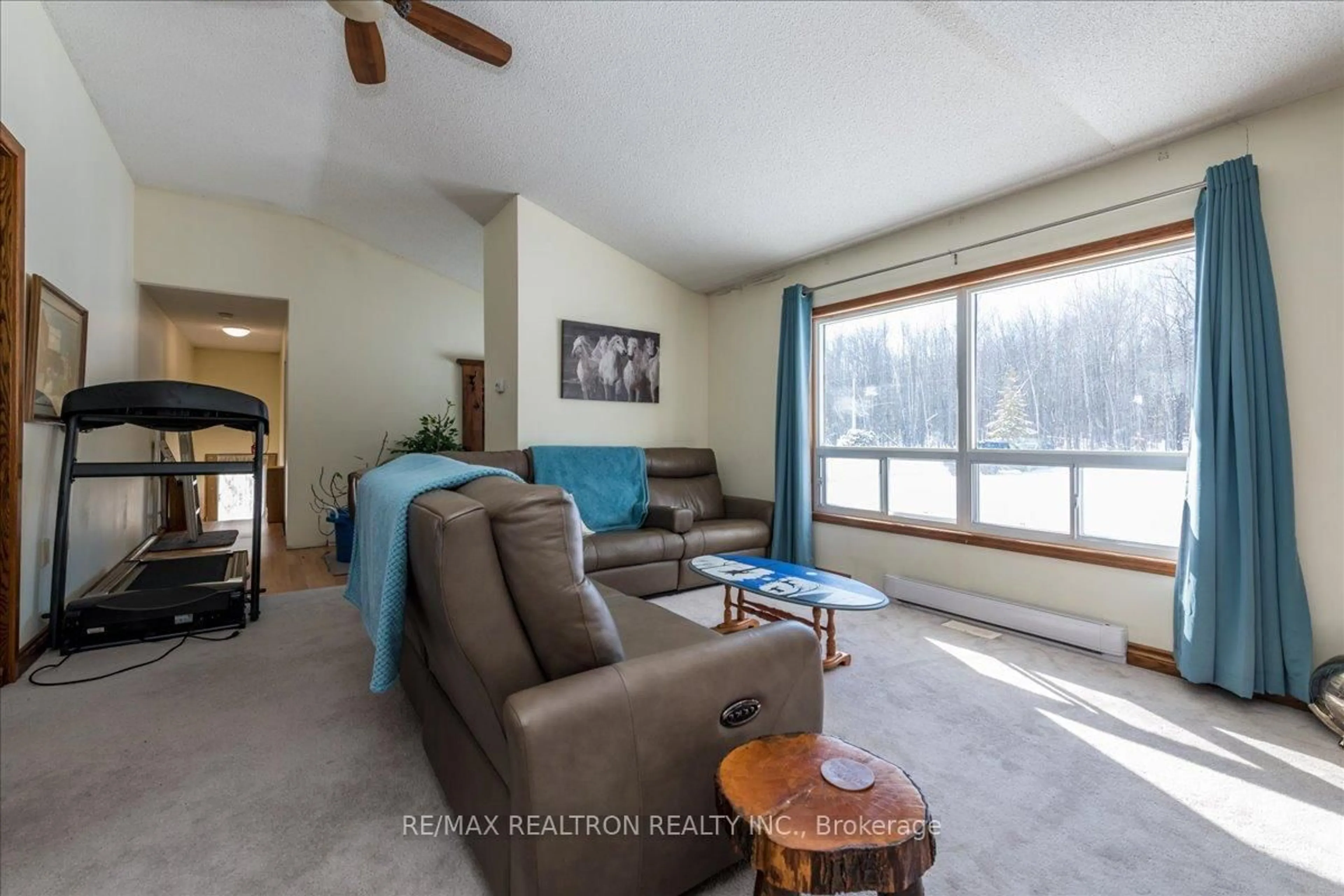 Living room with furniture, unknown for 4051 Glen Cedar Dr, Ramara Ontario L3V 6H7