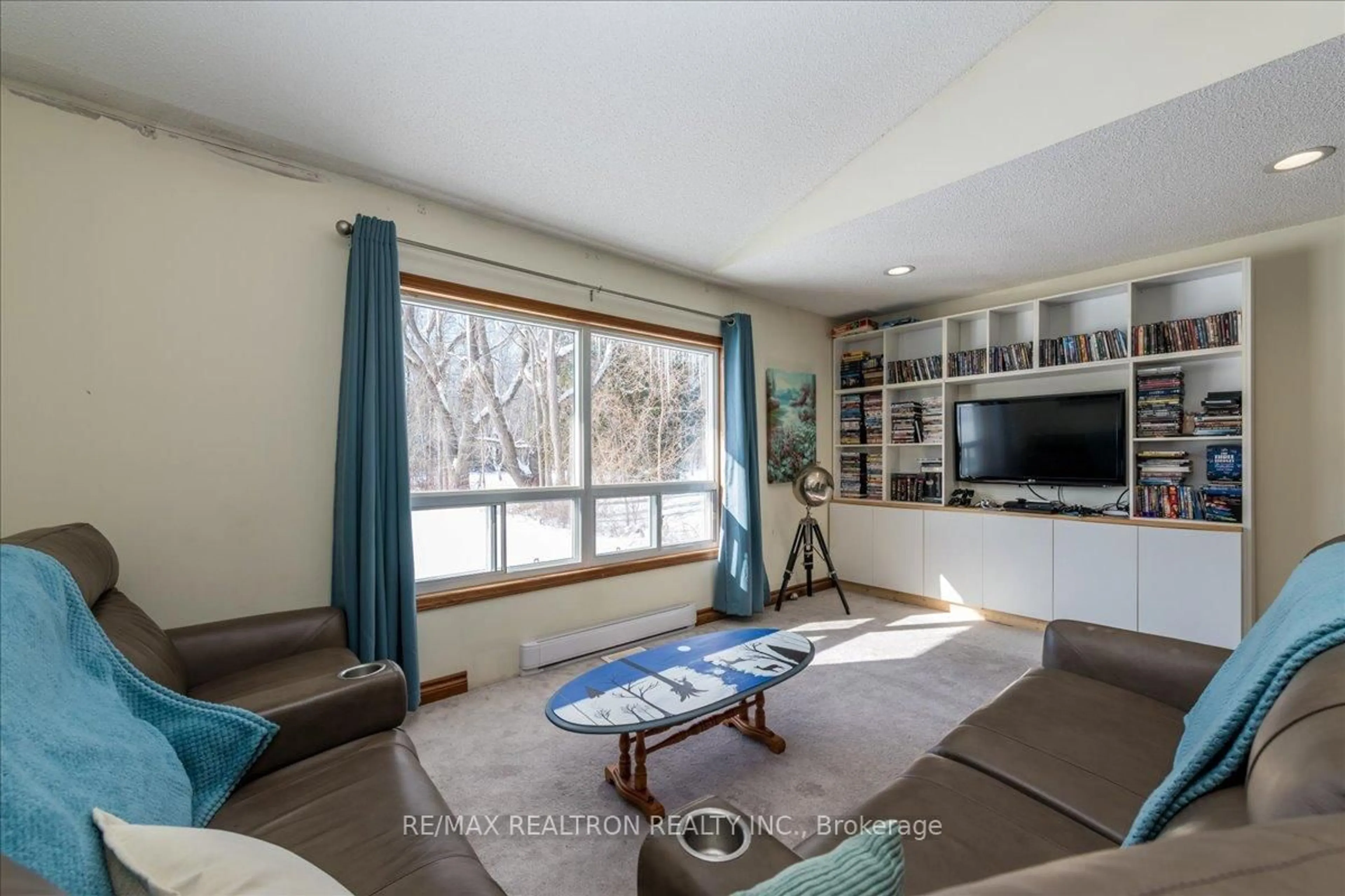 Living room with furniture, unknown for 4051 Glen Cedar Dr, Ramara Ontario L3V 6H7