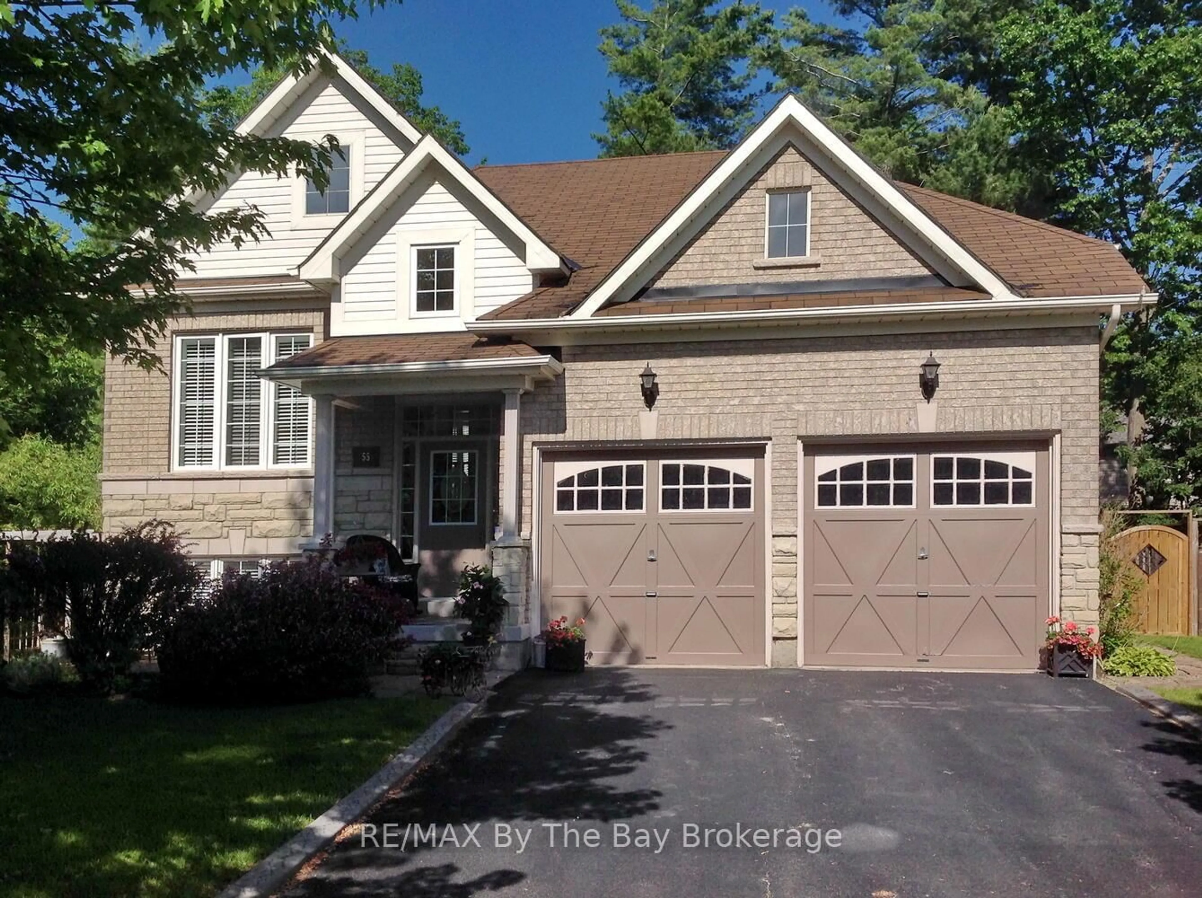 Home with brick exterior material, street for 55 Oriole Cres, Wasaga Beach Ontario L9Z 1A8