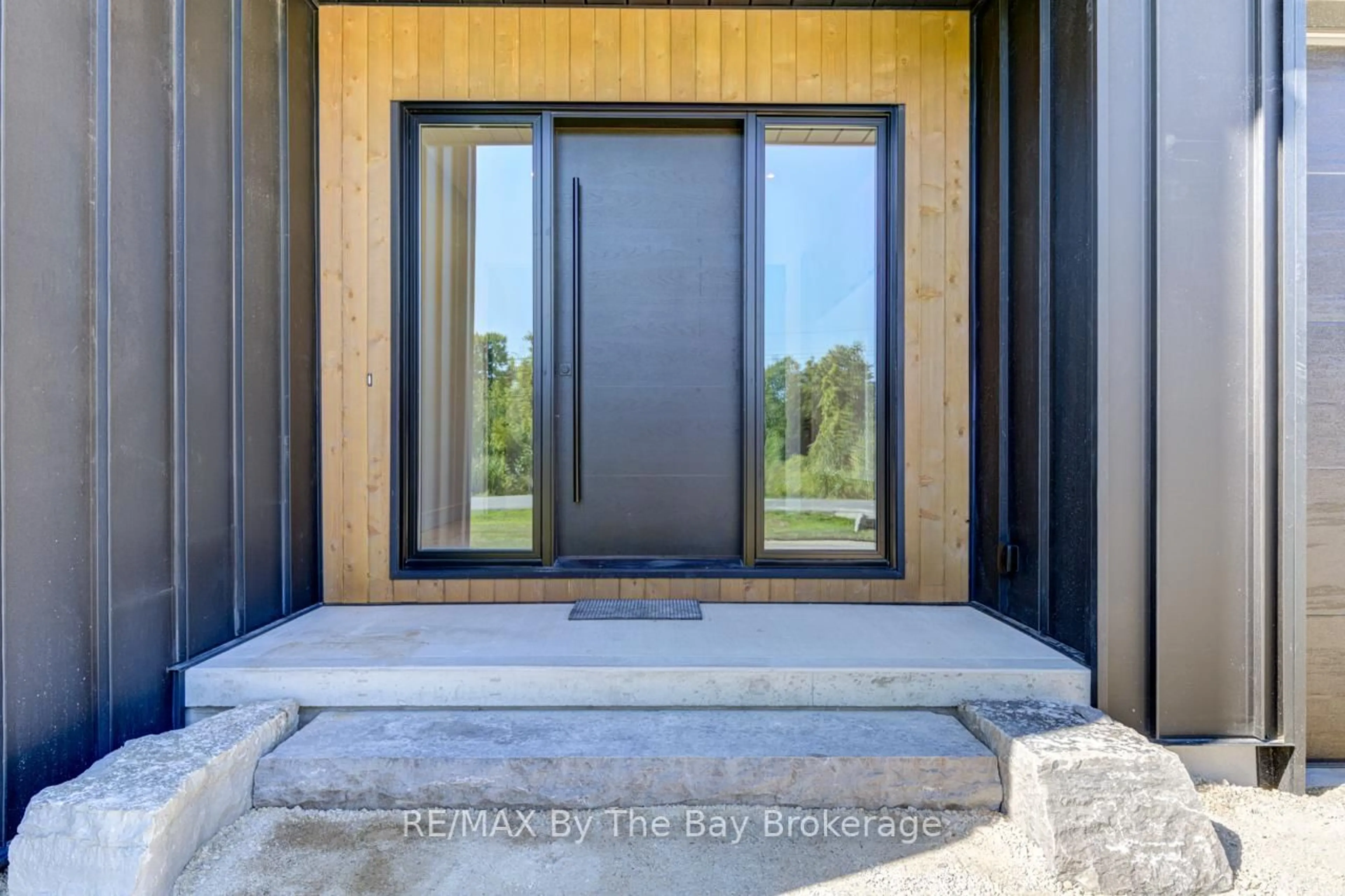 Indoor entryway for 49 Broadview St, Collingwood Ontario L9Y 0X2