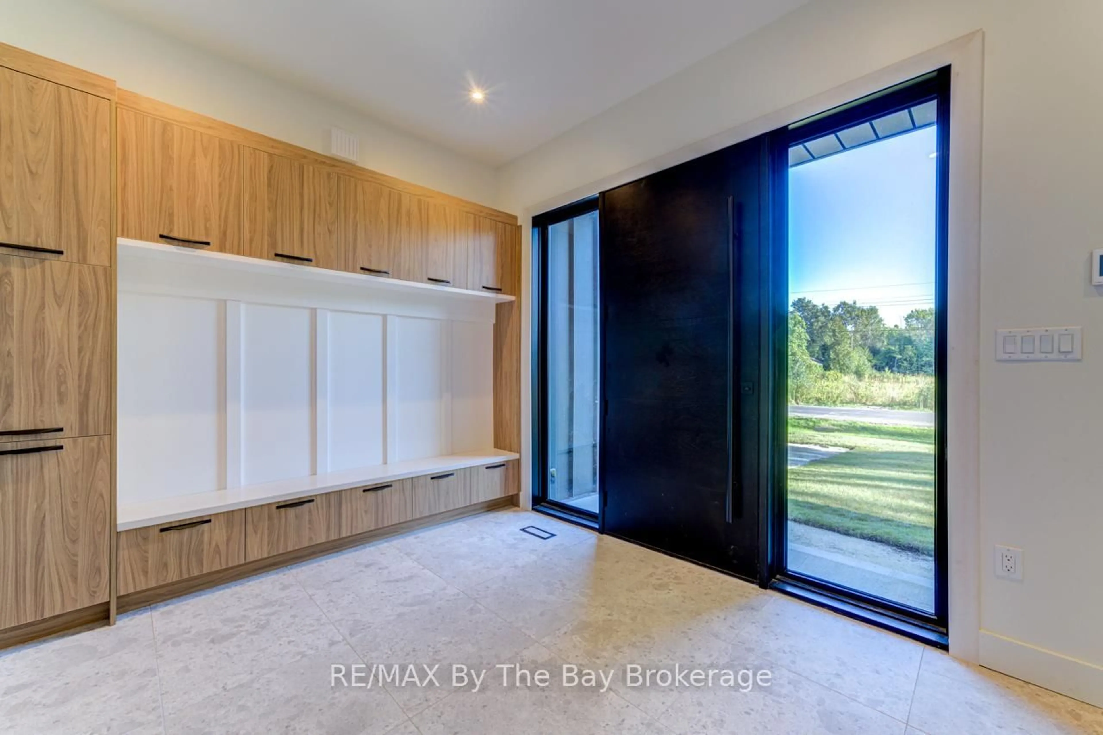 Indoor entryway for 49 Broadview St, Collingwood Ontario L9Y 0X2