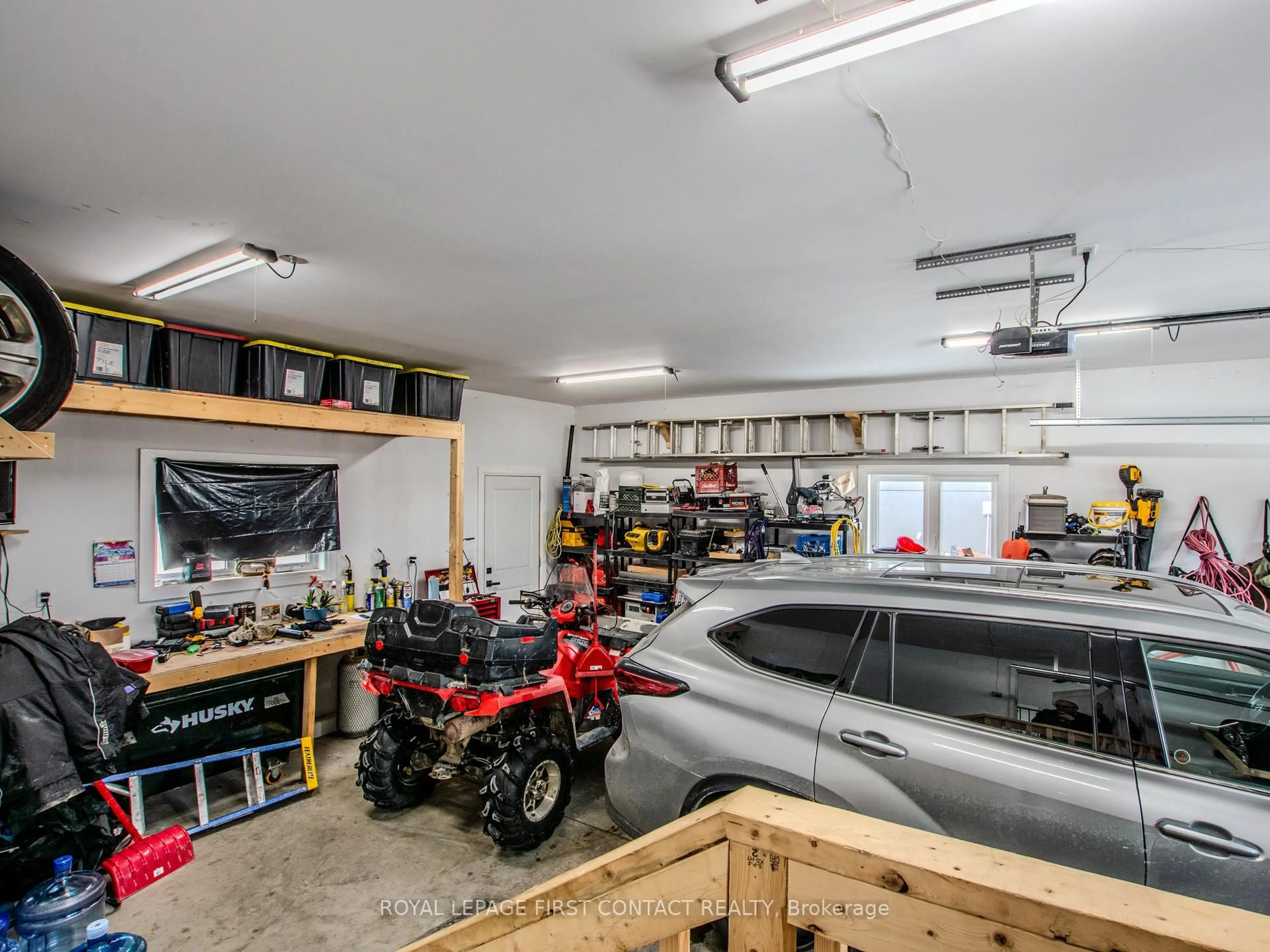 Indoor garage for 60 Sallows Dr, Tay Ontario L0K 2A0