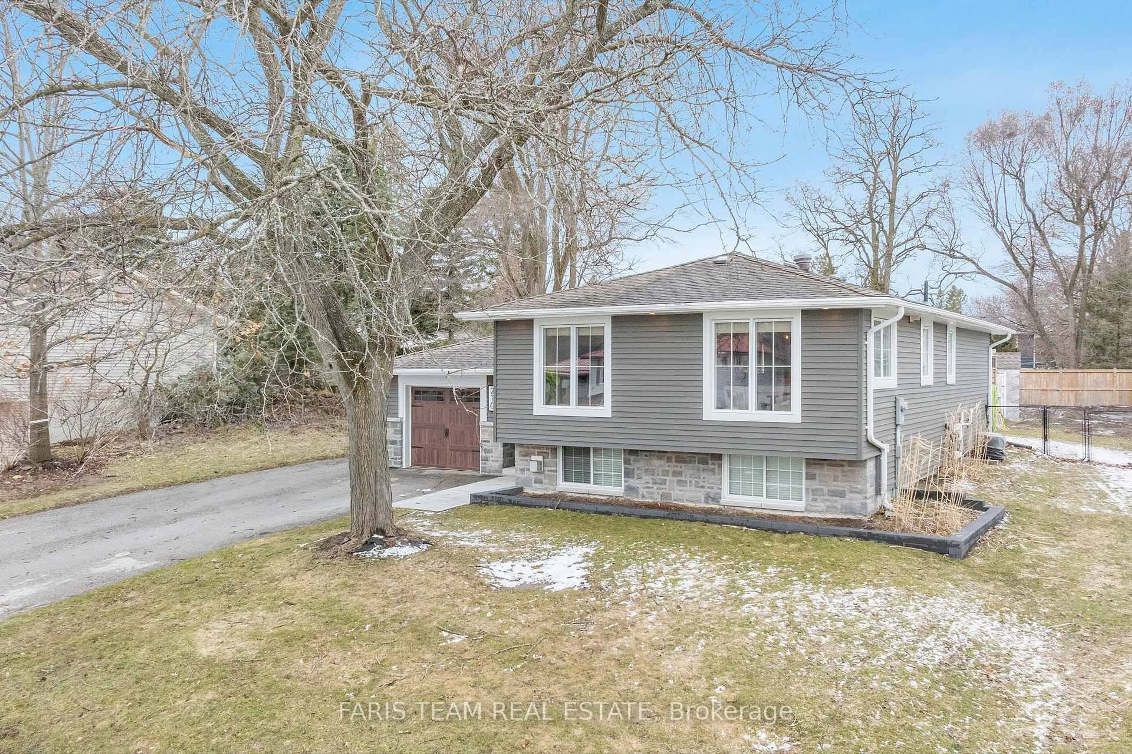 Unknown for 210 Spruce Cres, Barrie Ontario L4N 4A8