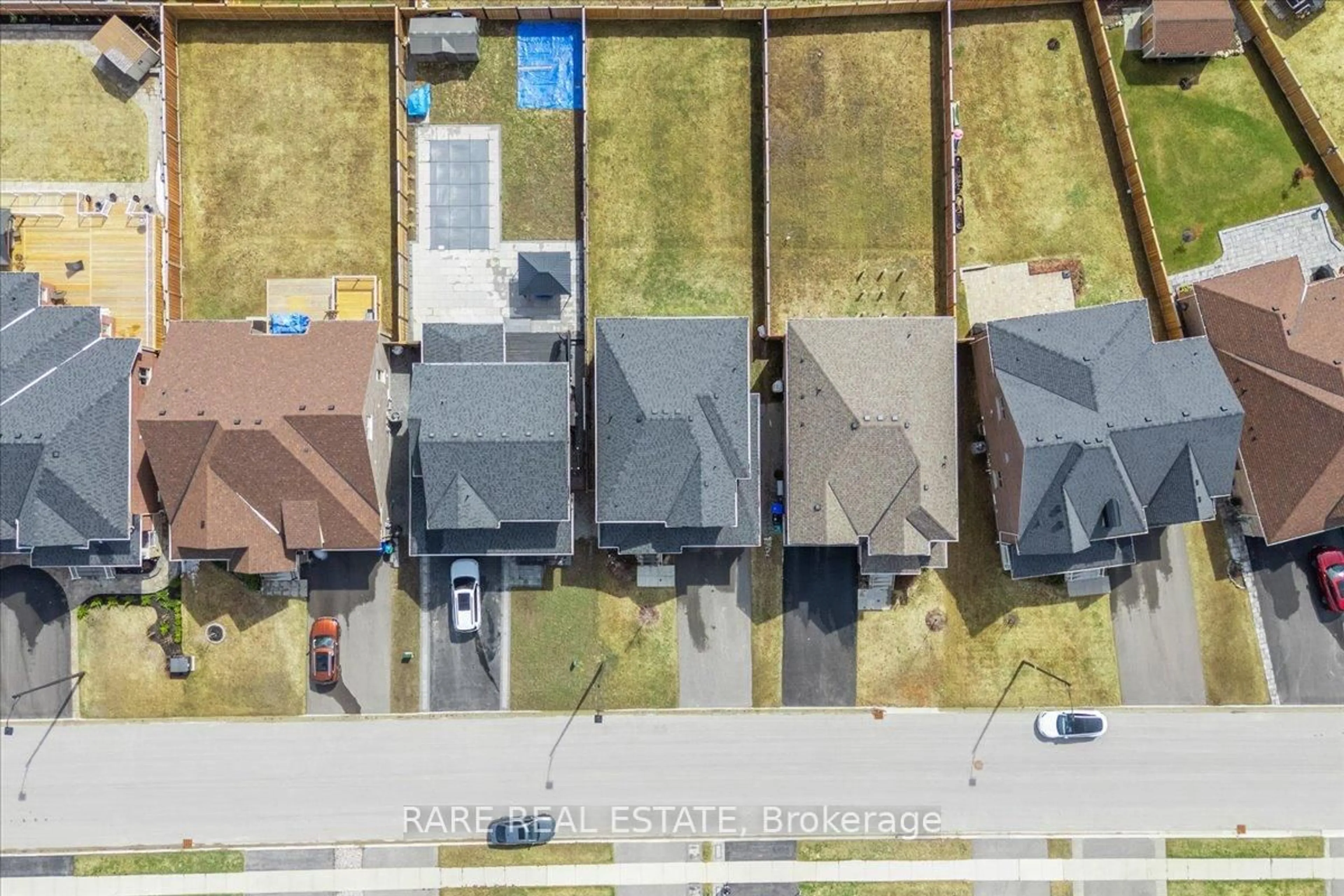 A pic from outside/outdoor area/front of a property/back of a property/a pic from drone, city buildings view from balcony for 82 Rugman Cres, Springwater Ontario L9X 2A4