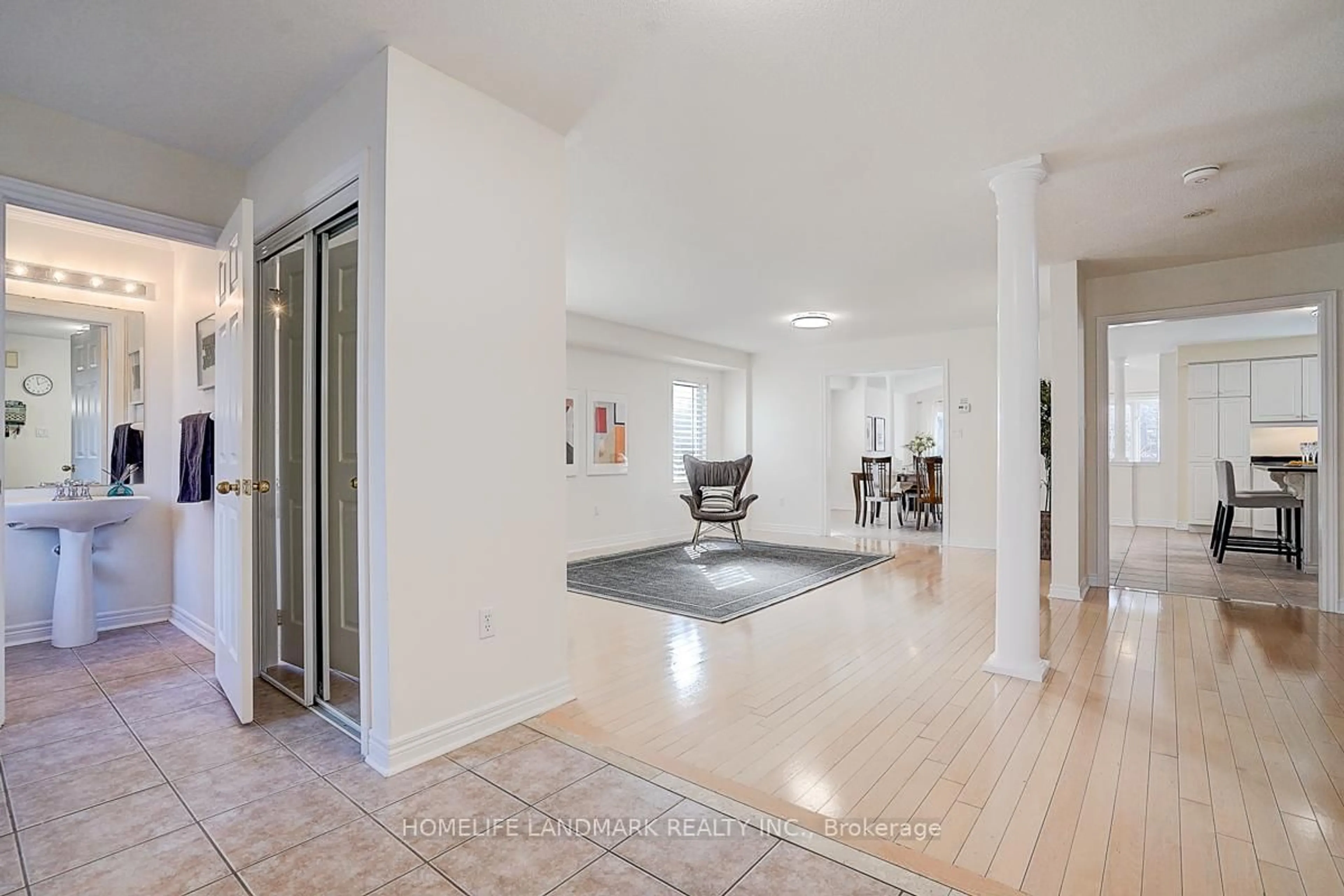 Indoor entryway for 65 Crimson Ridge Rd, Barrie Ontario L4N 0G7