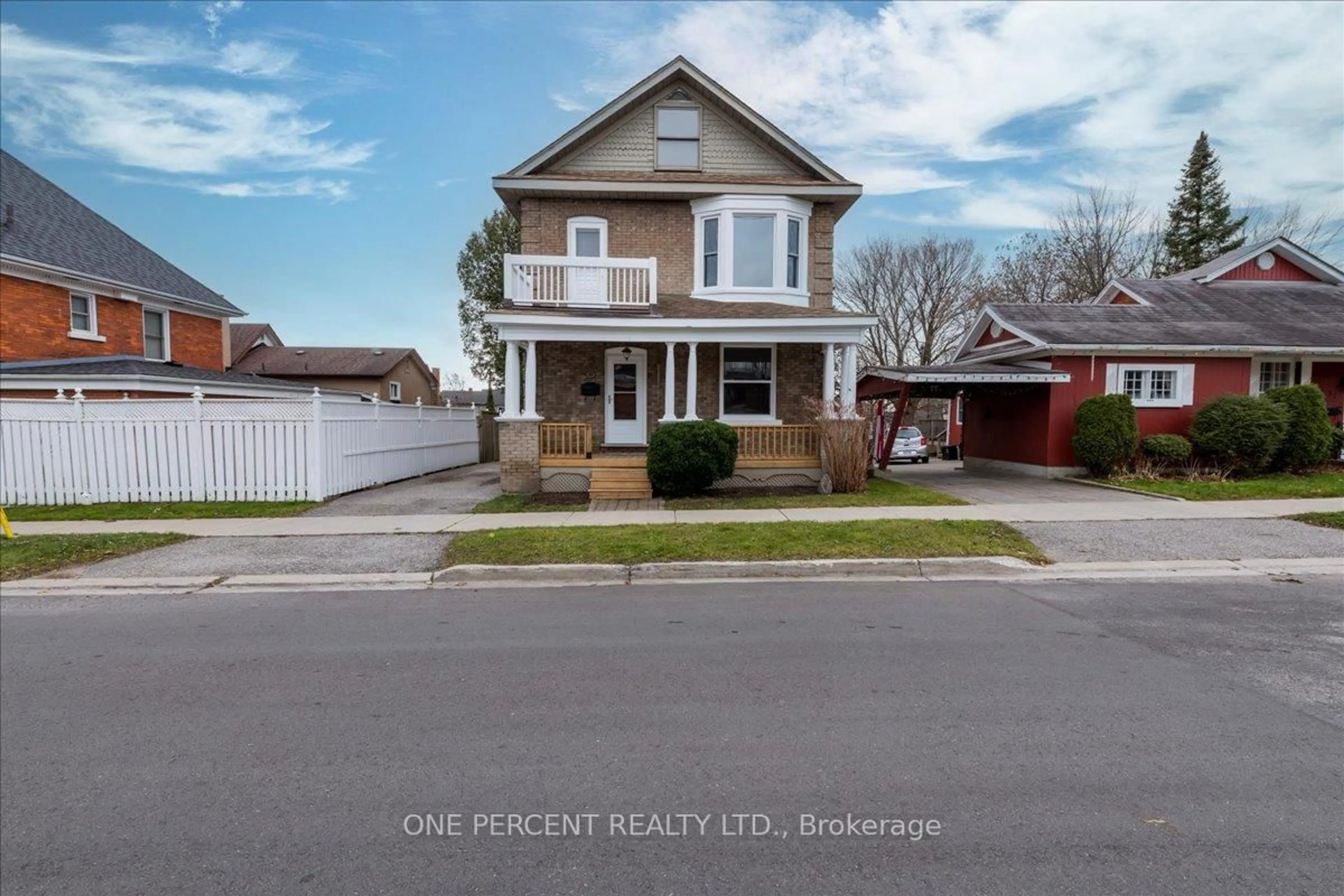 A pic from outside/outdoor area/front of a property/back of a property/a pic from drone, street for 33 Penetang St, Orillia Ontario L3V 3N3