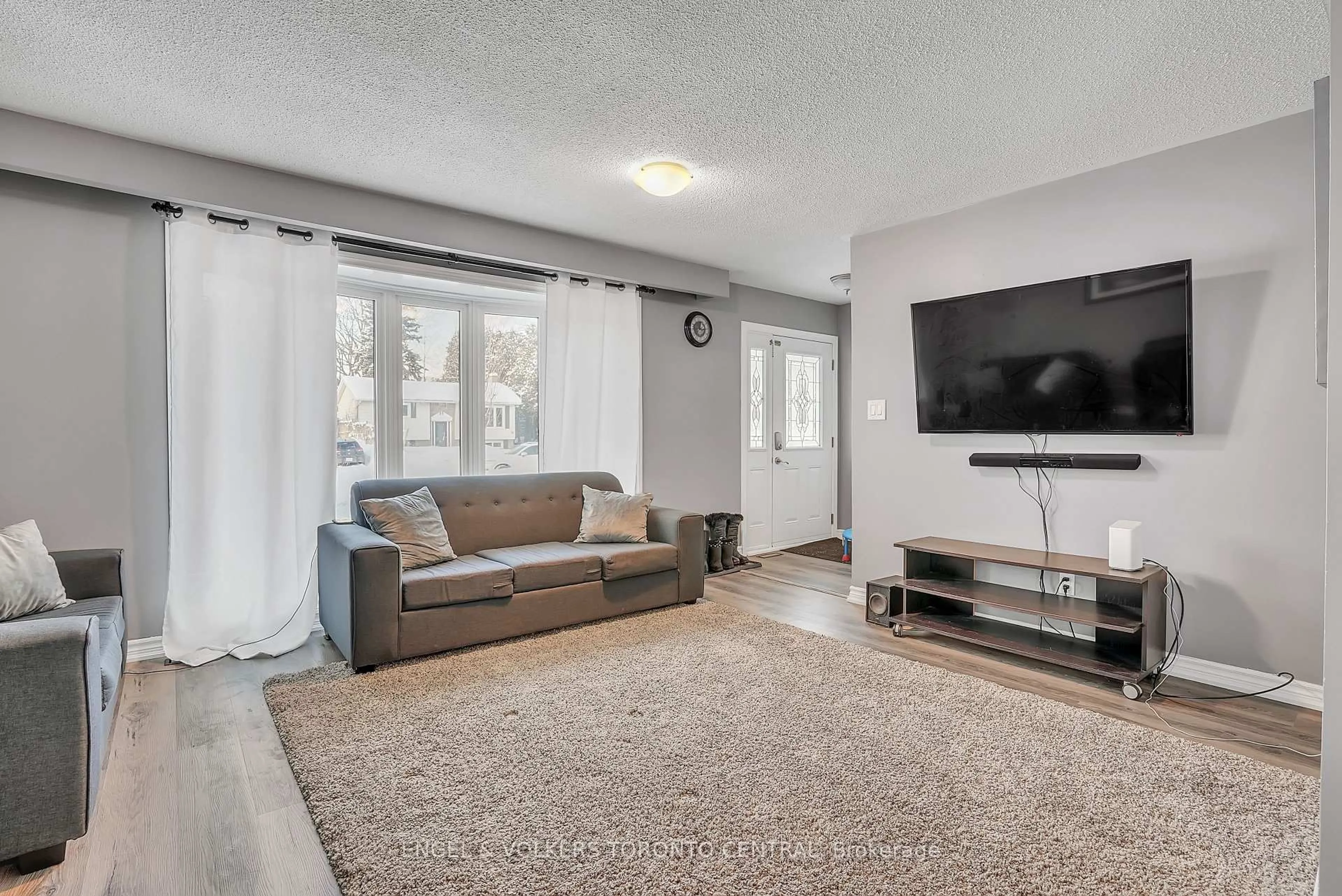 Living room with furniture, unknown for 39 Bernick Dr, Barrie Ontario L4M 5C1