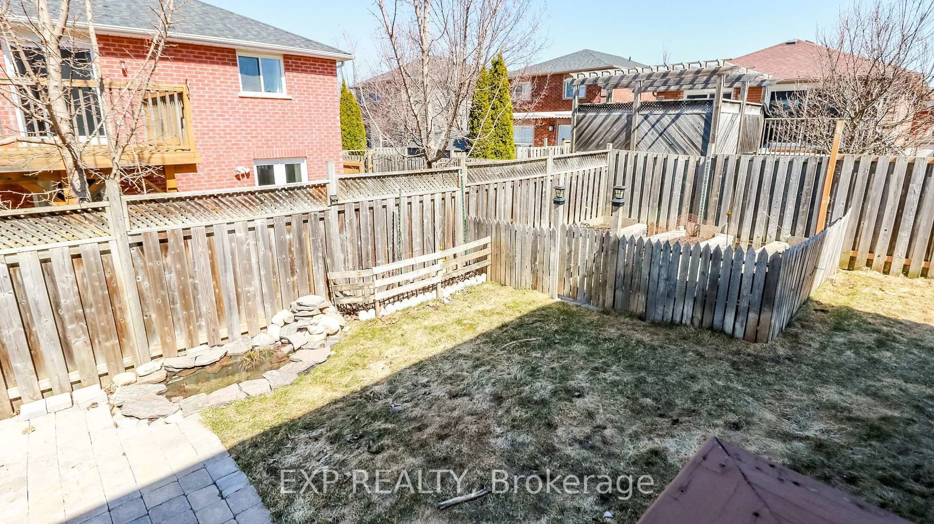 Patio, street for 40 Benjamin Lane, Barrie Ontario L4N 0S2