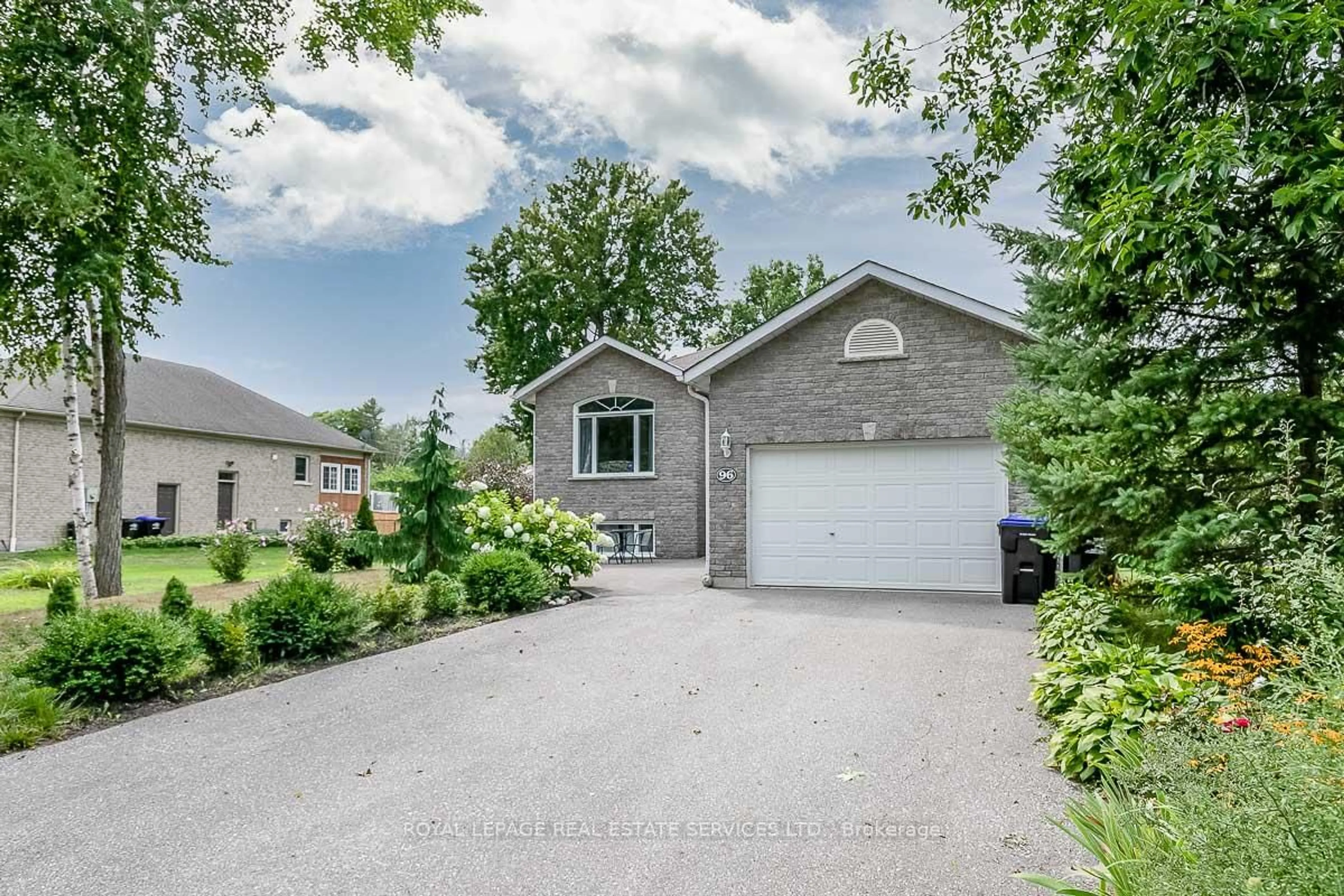 A pic from outside/outdoor area/front of a property/back of a property/a pic from drone, street for 96 46th St, Wasaga Beach Ontario L9Z 1Y7