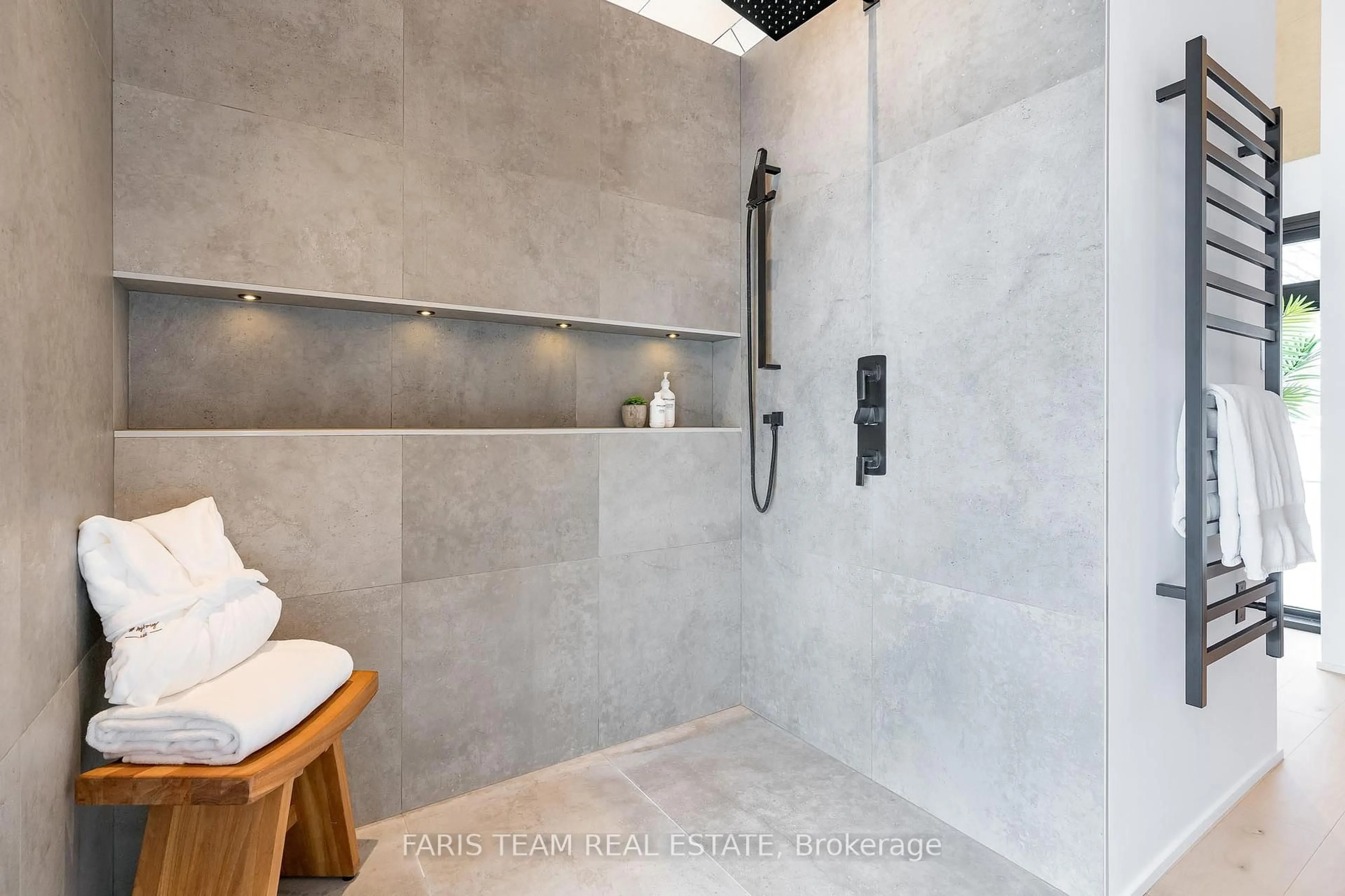 Contemporary bathroom, ceramic/tile floor for 7964 Highway 93 N/A, Tiny Ontario L0K 2E1