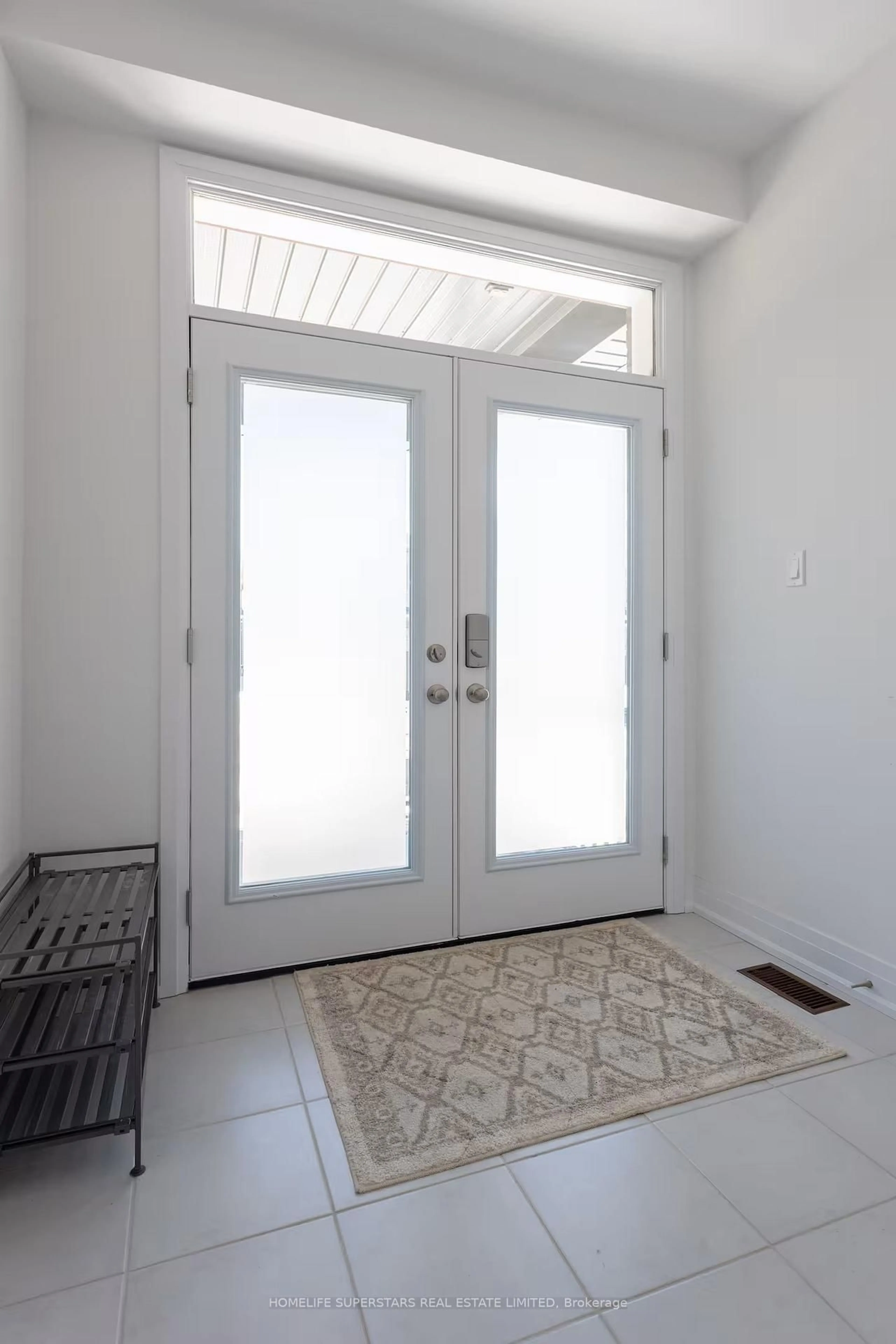 Indoor entryway for 20 Paddington Grve, Barrie Ontario L9J 0J3
