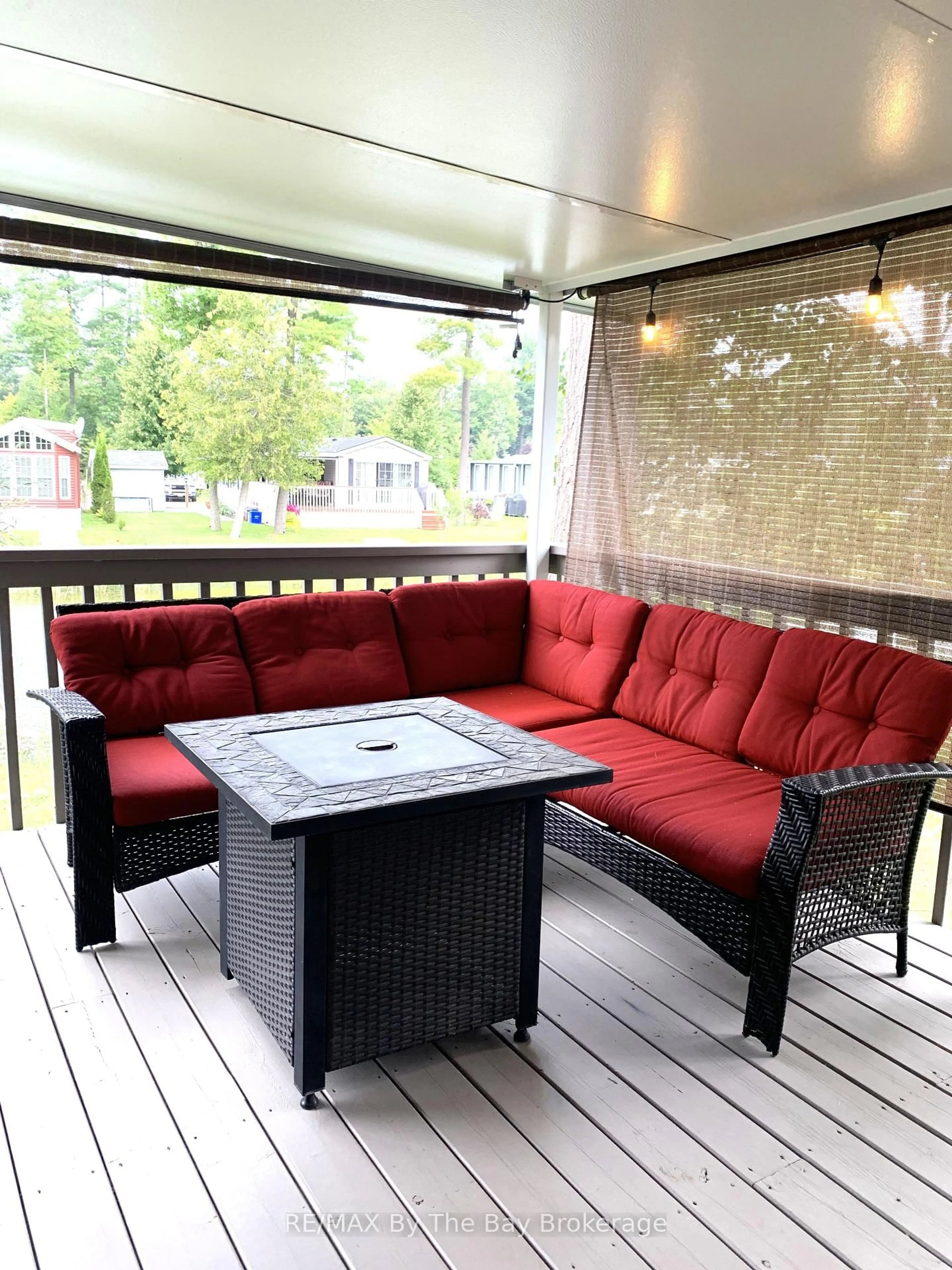 Patio, street for 10 Chippewa Tr, Wasaga Beach Ontario L9Z 1X7