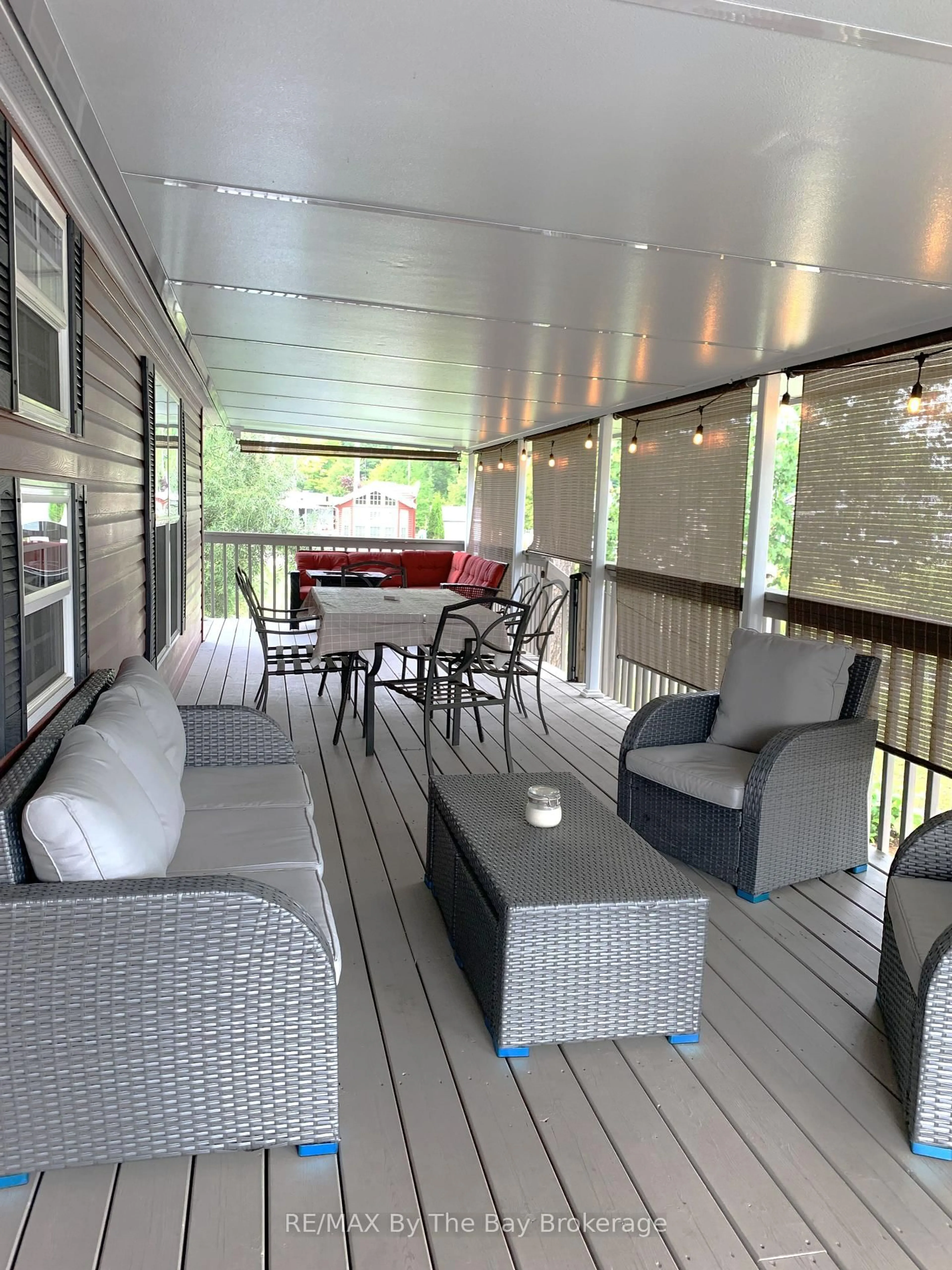 Patio, unknown for 10 Chippewa Tr, Wasaga Beach Ontario L9Z 1X7