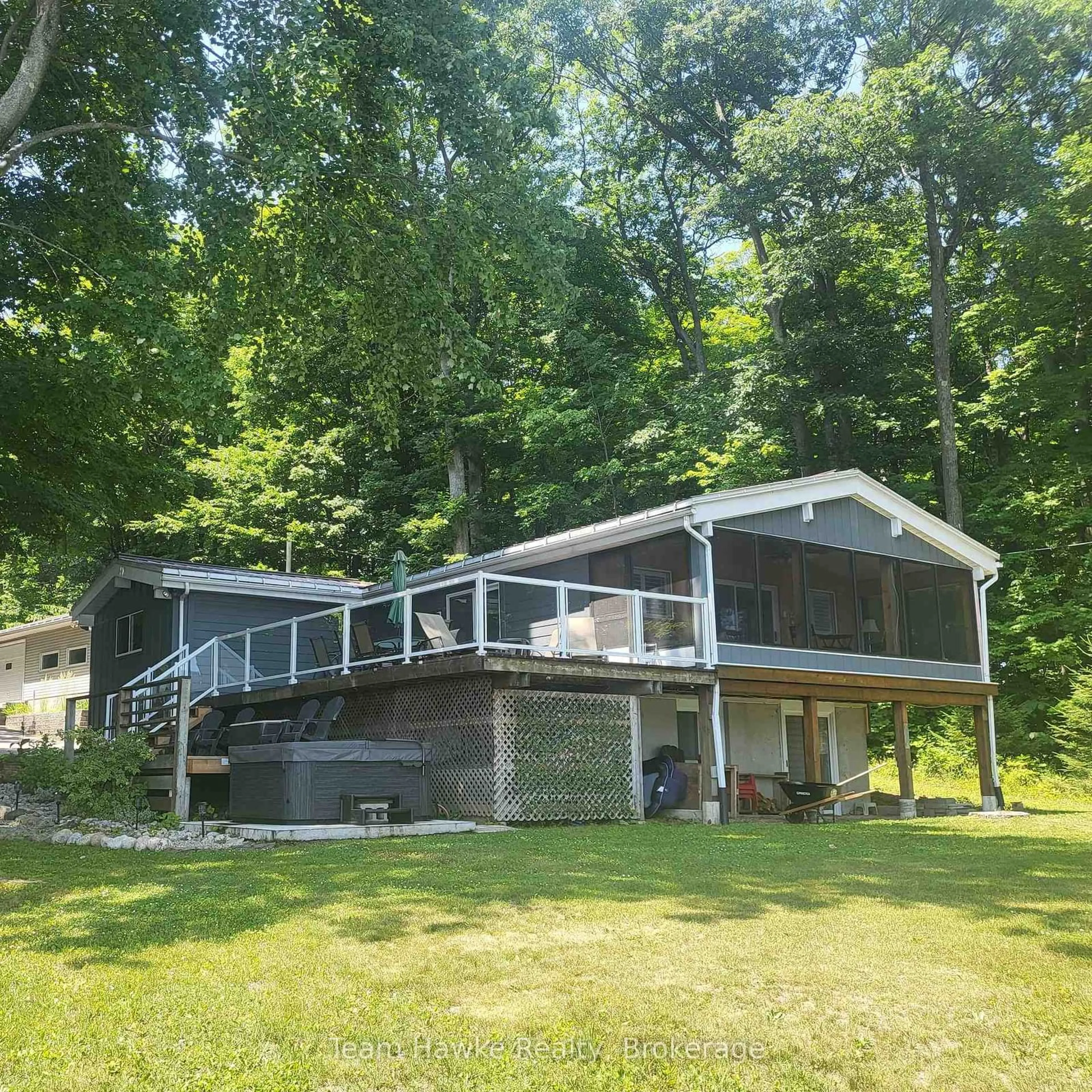 Home with vinyl exterior material, water/lake/river/ocean view for 23 Timcourt Dr, Tiny Ontario L9M 0B9