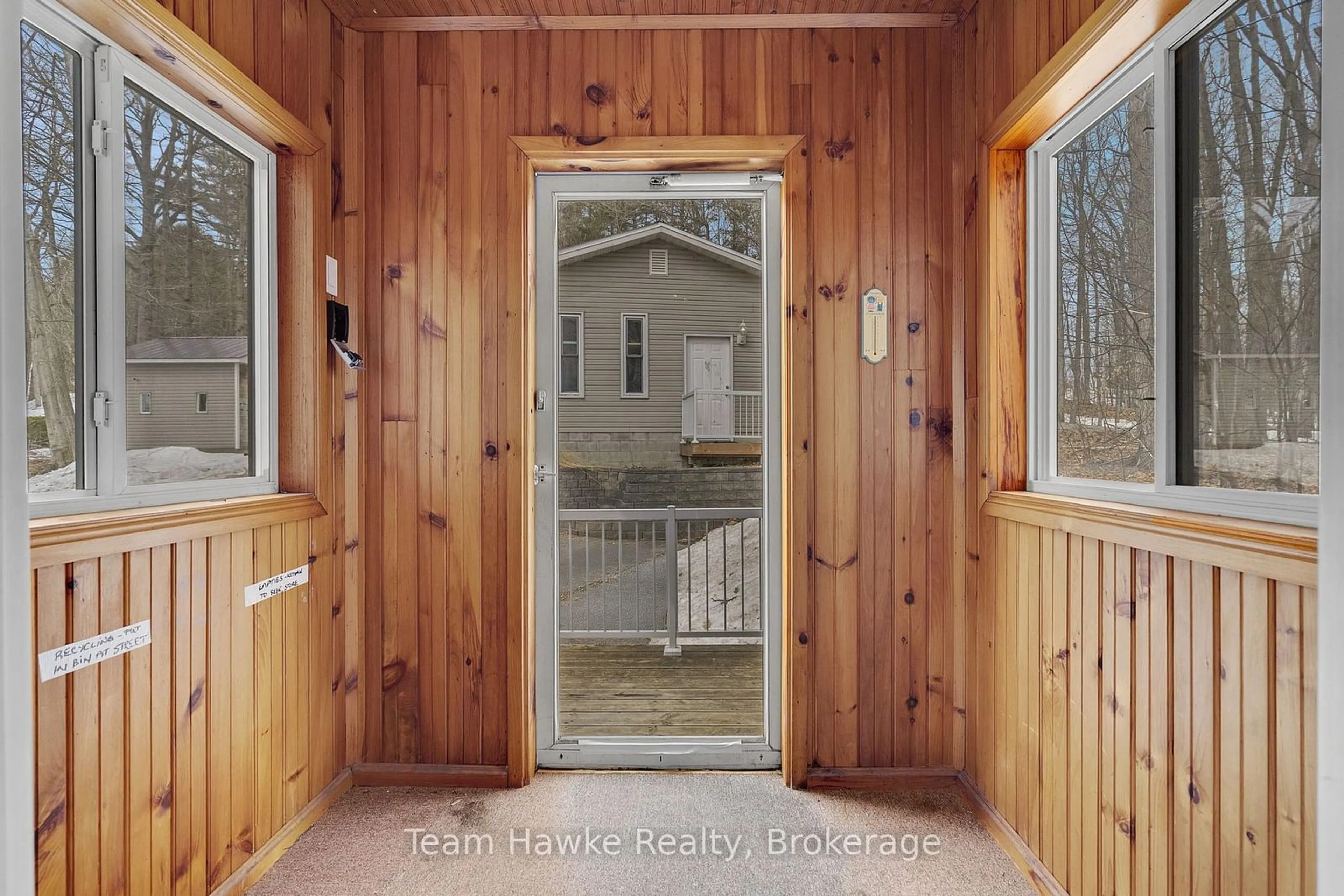 Indoor entryway for 23 Timcourt Dr, Tiny Ontario L9M 0B9
