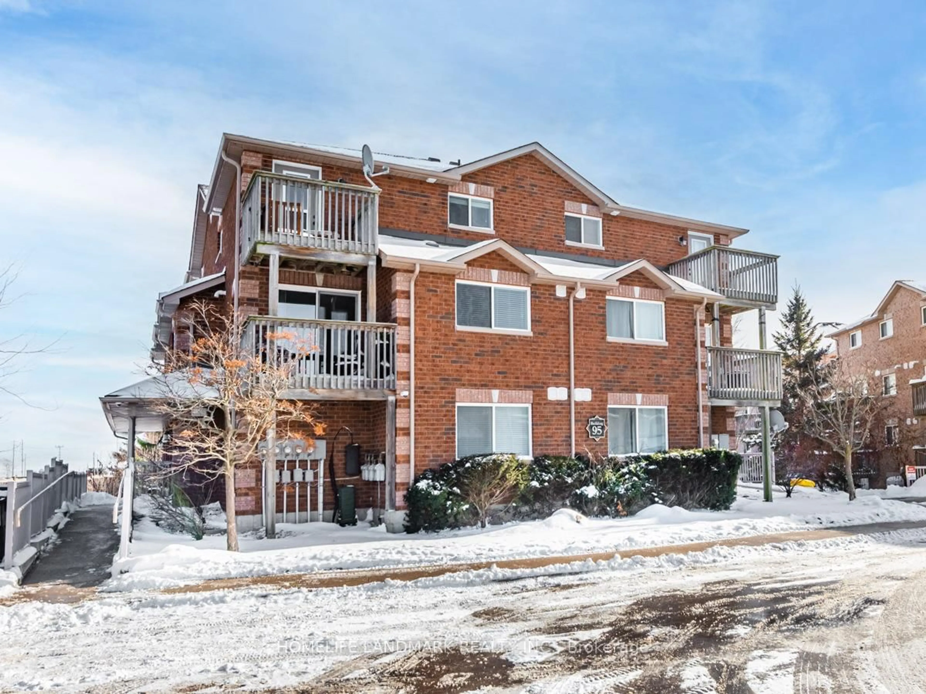 Home with brick exterior material, unknown for 95 Goodwin Dr #2, Barrie Ontario L4N 6K6
