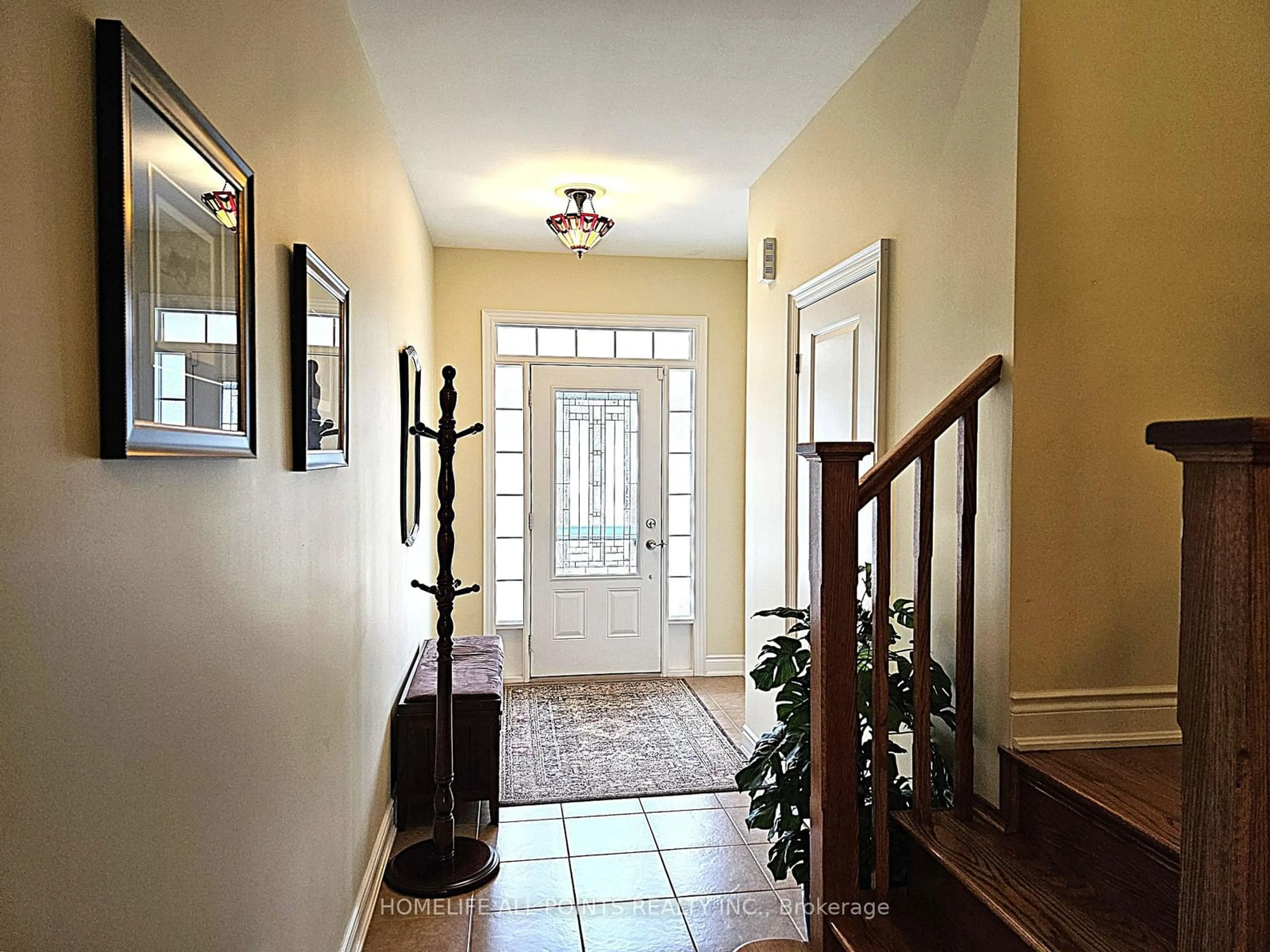 Indoor entryway for 34 SAVANNAH Cres, Wasaga Beach Ontario L9Z 0E7