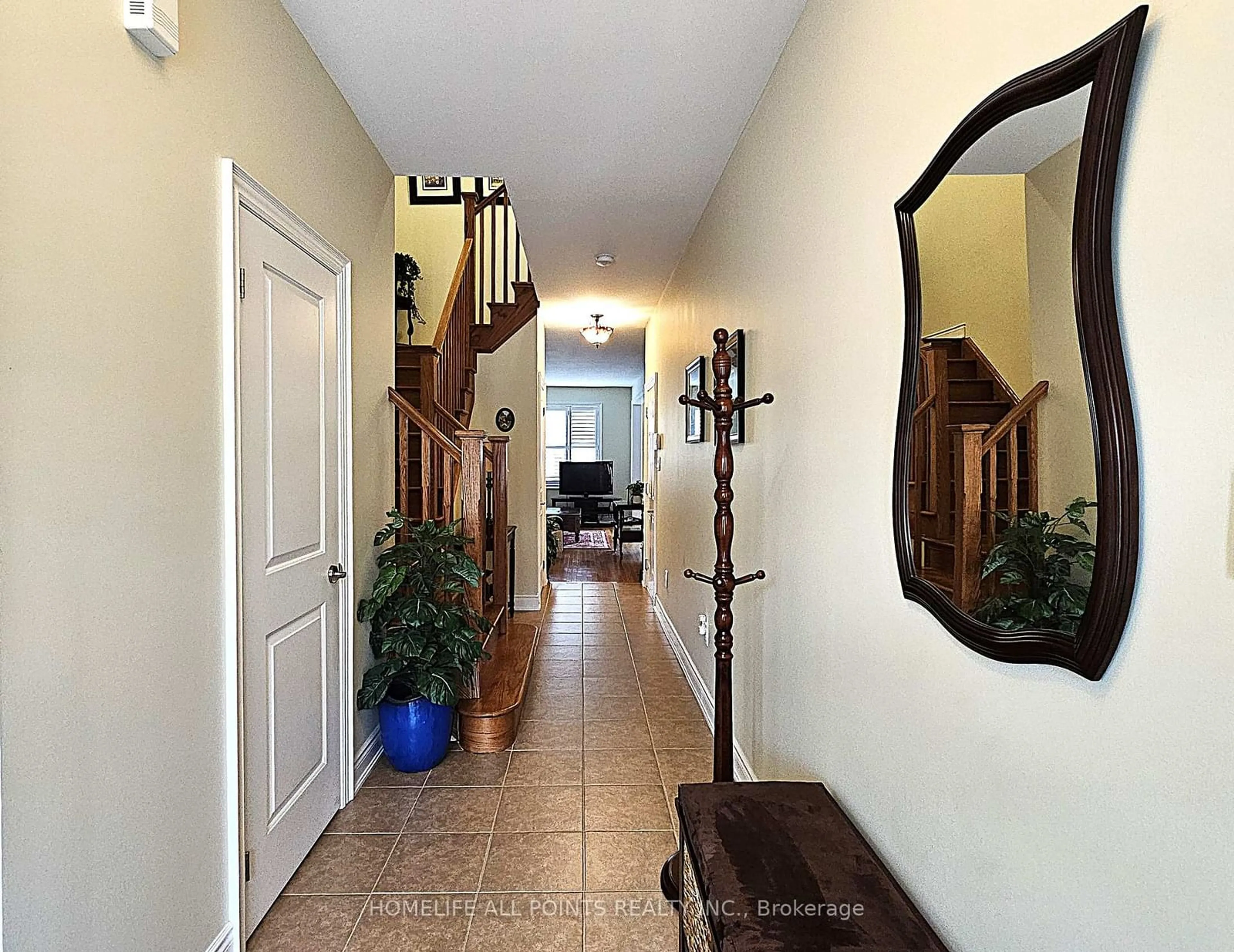 Indoor entryway for 34 SAVANNAH Cres, Wasaga Beach Ontario L9Z 0E7