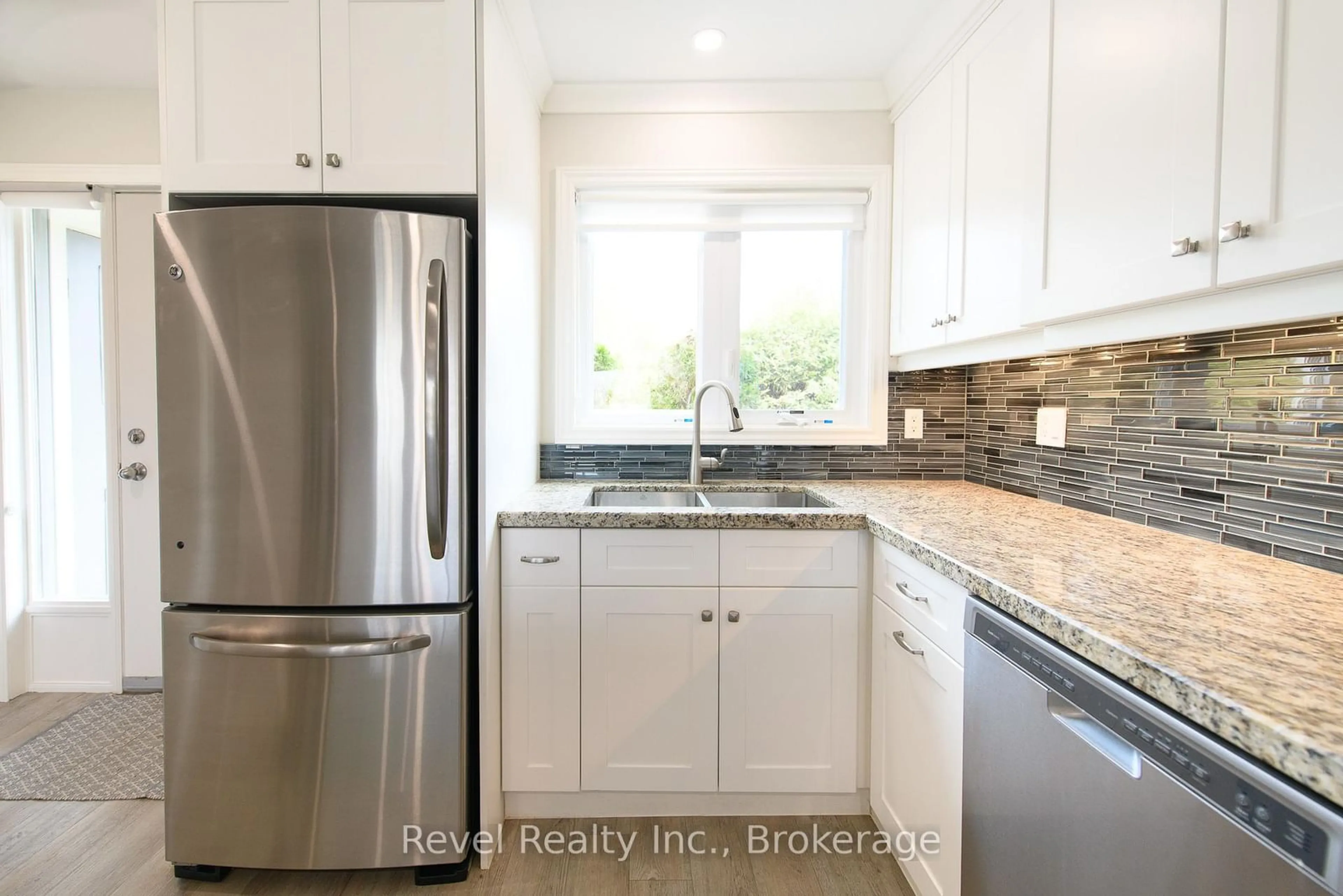 Contemporary kitchen, ceramic/tile floor for 145 Fairway Cres #58, Collingwood Ontario L9Y 5B4