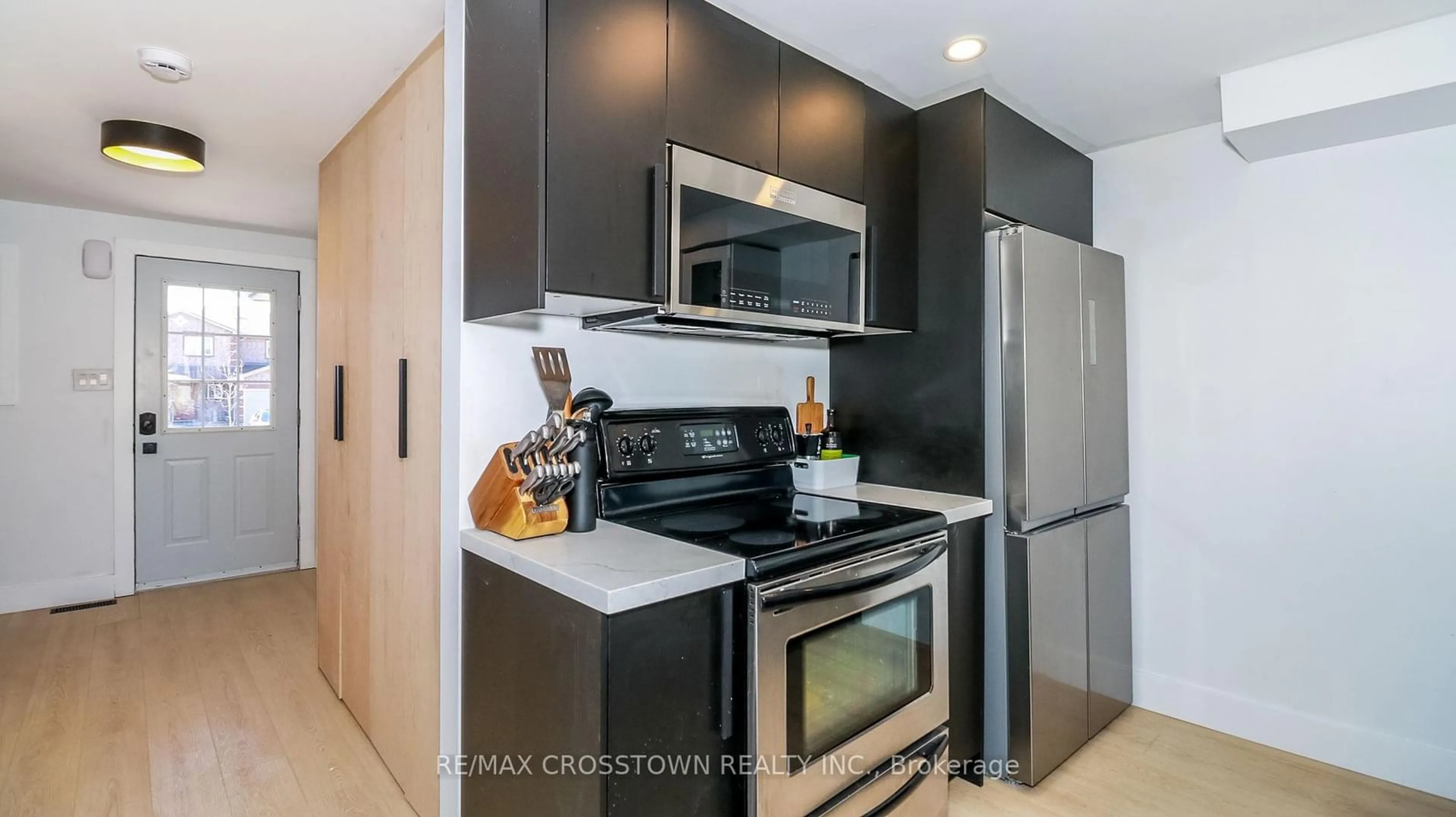 Standard kitchen, ceramic/tile floor for 358 Dunsmore Lane, Barrie Ontario L4M 7B2