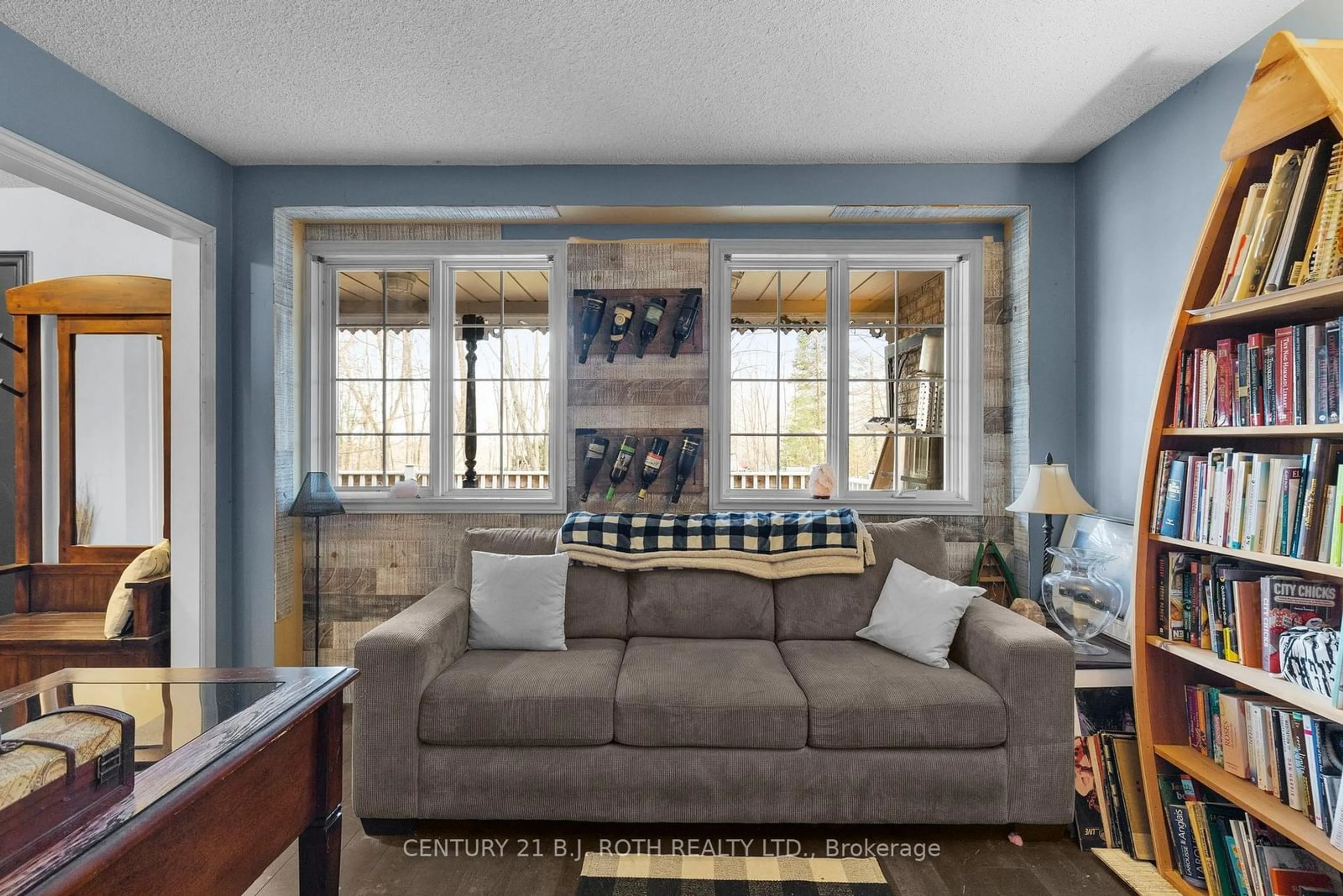 Living room with furniture, unknown for 53 SLALOM Dr, Oro-Medonte Ontario L0K 1N0