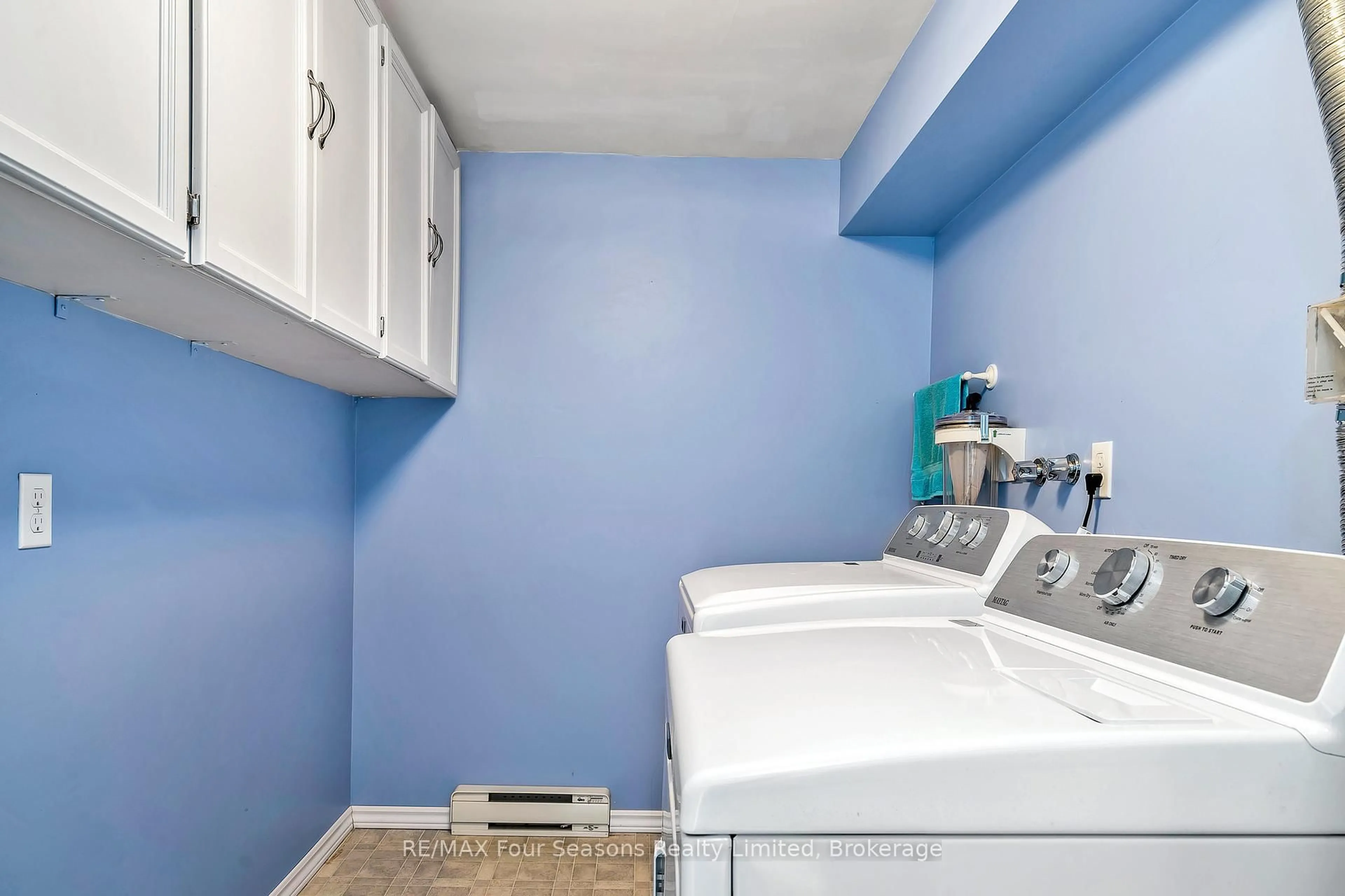 Laundry room for 46 East St, Collingwood Ontario L9Y 3W6