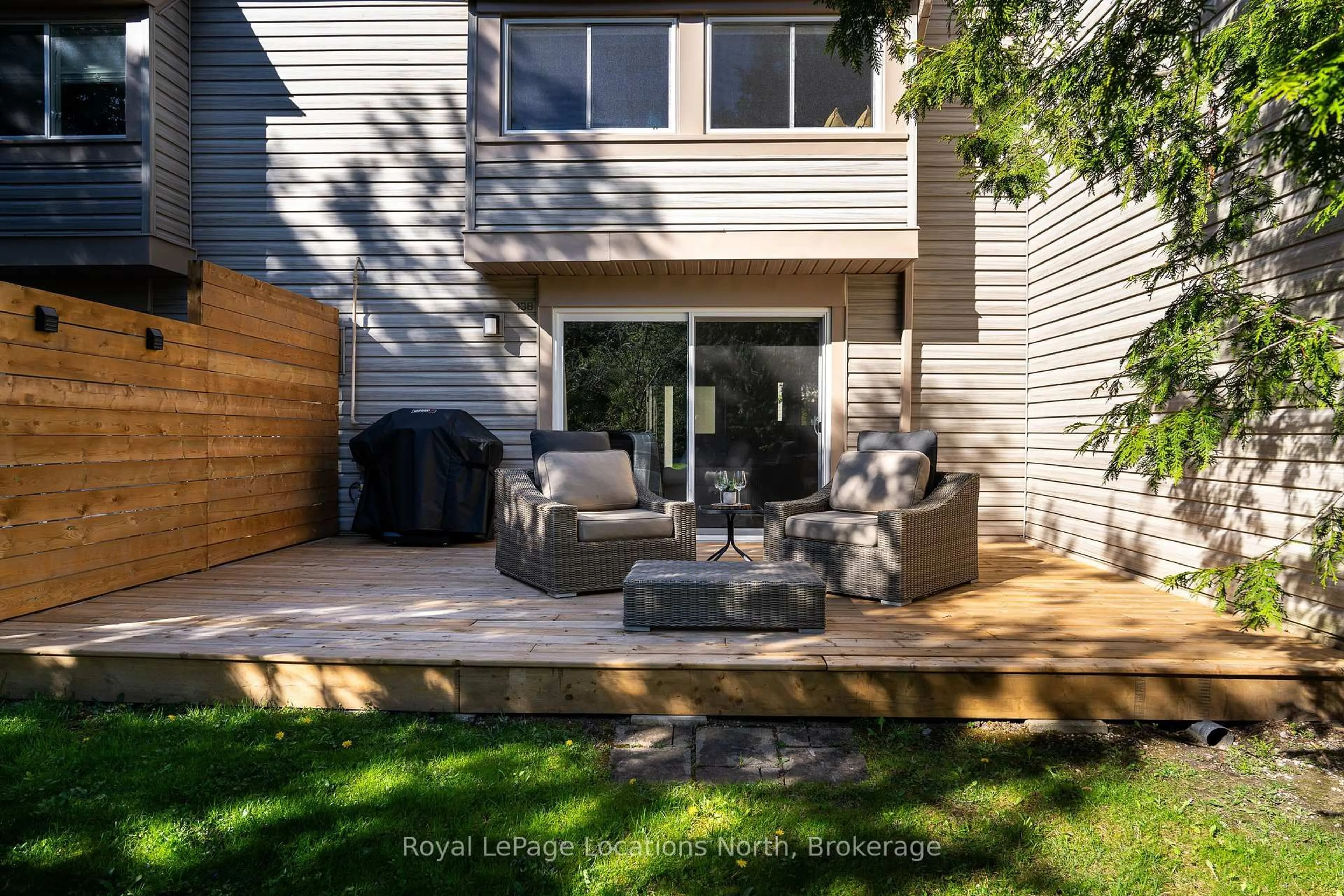 Patio, street for 138 Escarpment Cres, Collingwood Ontario L9Y 5B4