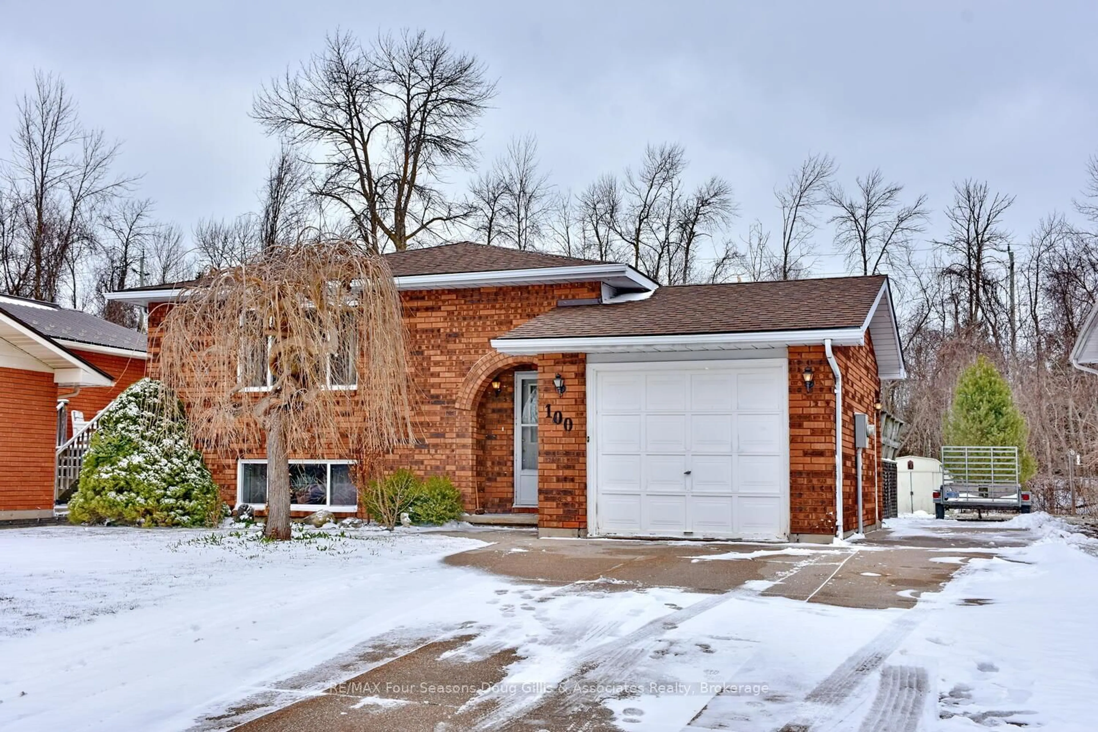 Home with brick exterior material, street for 100 Lockhart Rd, Collingwood Ontario L9Y 4L6