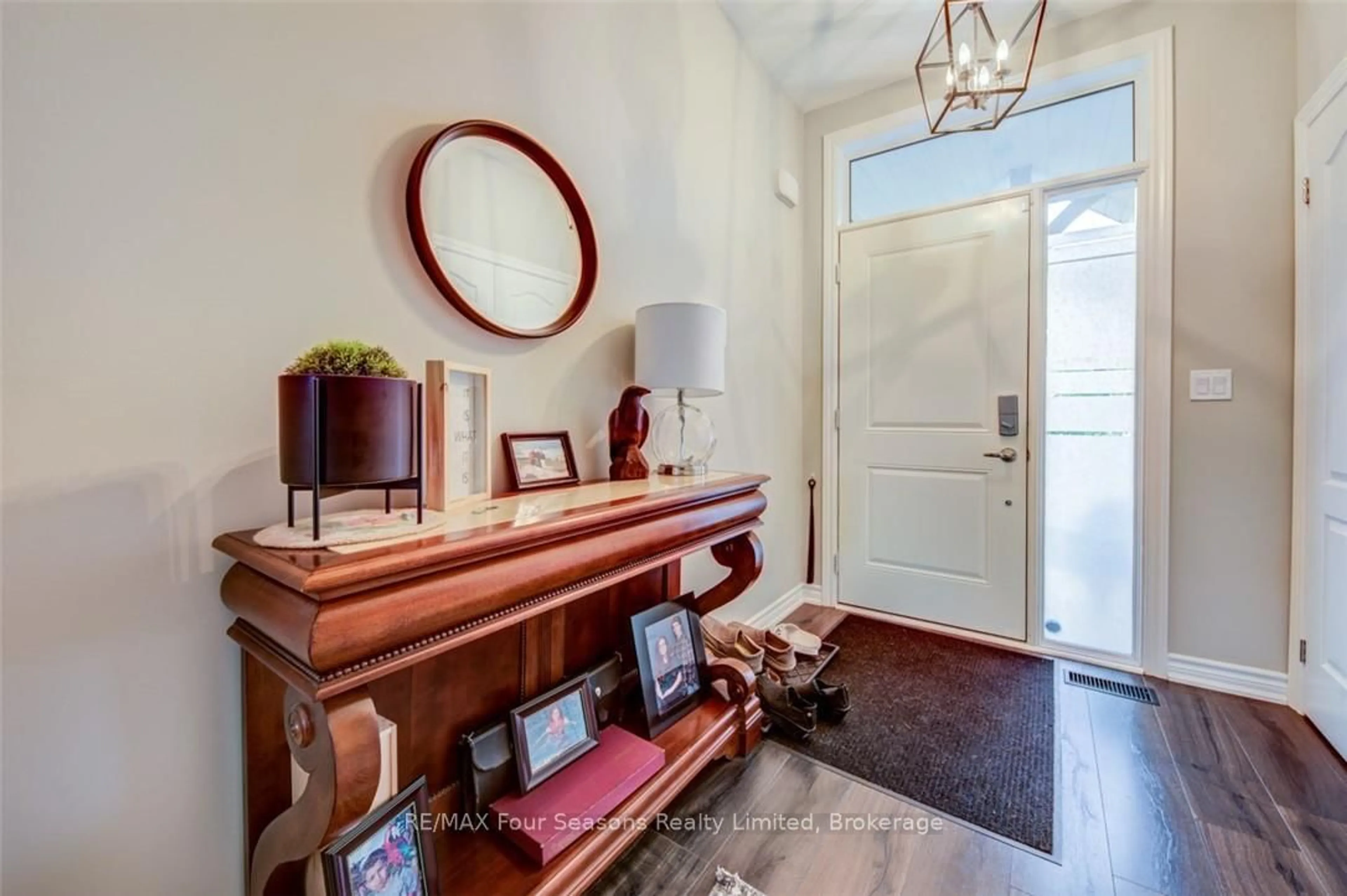 Indoor entryway for 44 Lett Ave, Collingwood Ontario L9Y 0Z5
