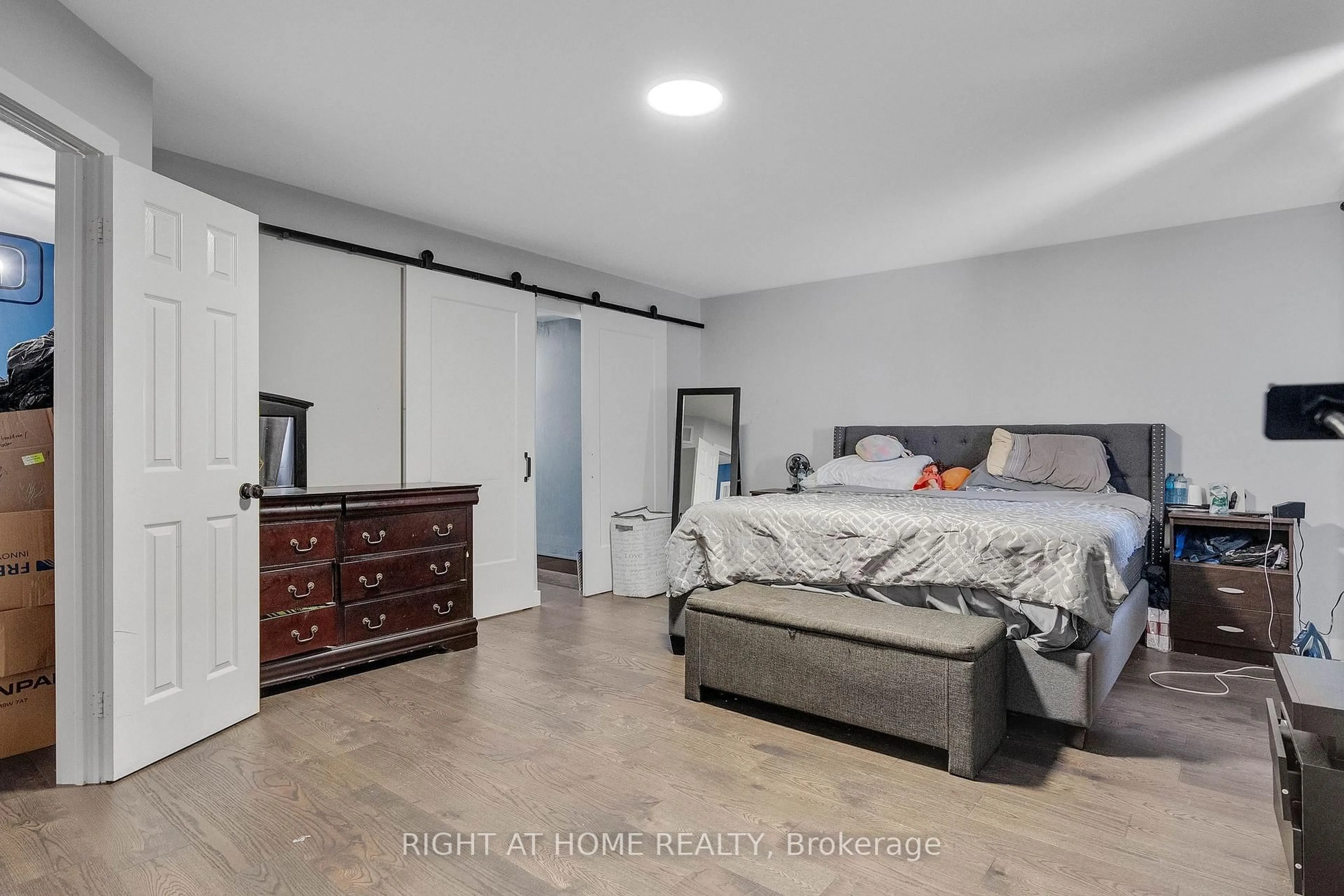 Bedroom with bed, unknown for 262 Livingstone St, Barrie Ontario L4M 6N6