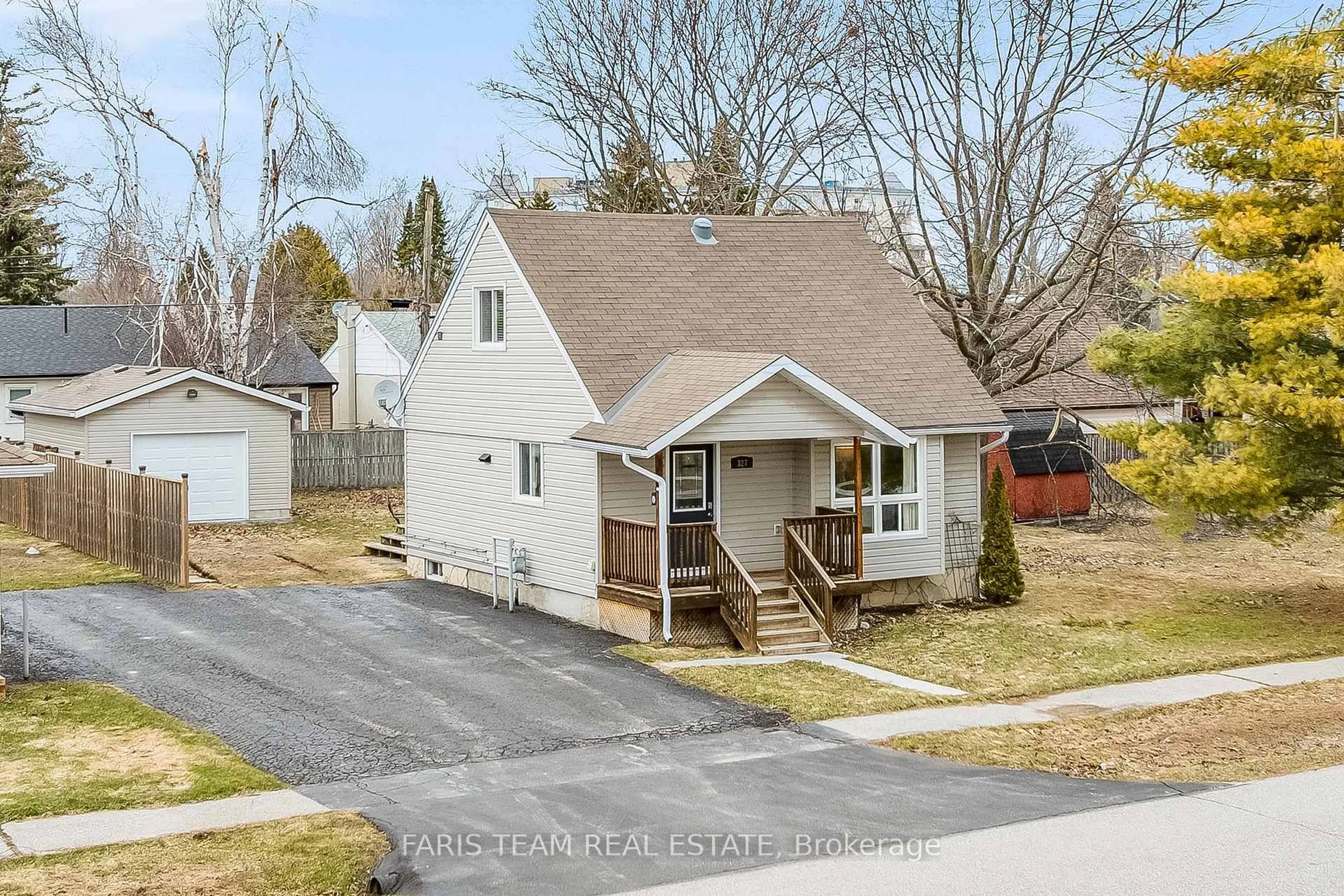 A pic from outside/outdoor area/front of a property/back of a property/a pic from drone, street for 327 Hilda St, Orillia Ontario L3V 1J3