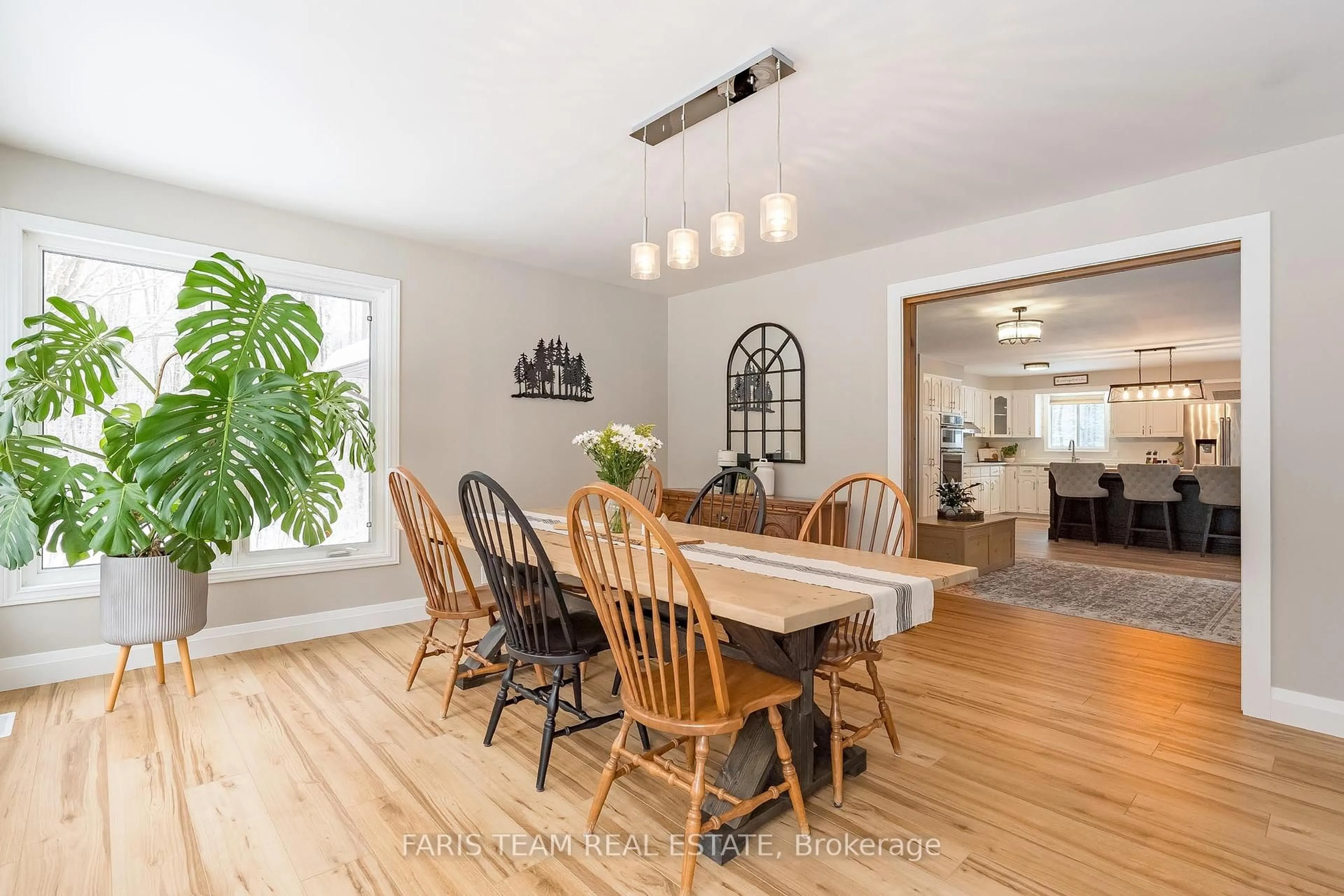 Dining room, wood/laminate floor for 405 Baseline Rd, Tiny Ontario L4R 0E3