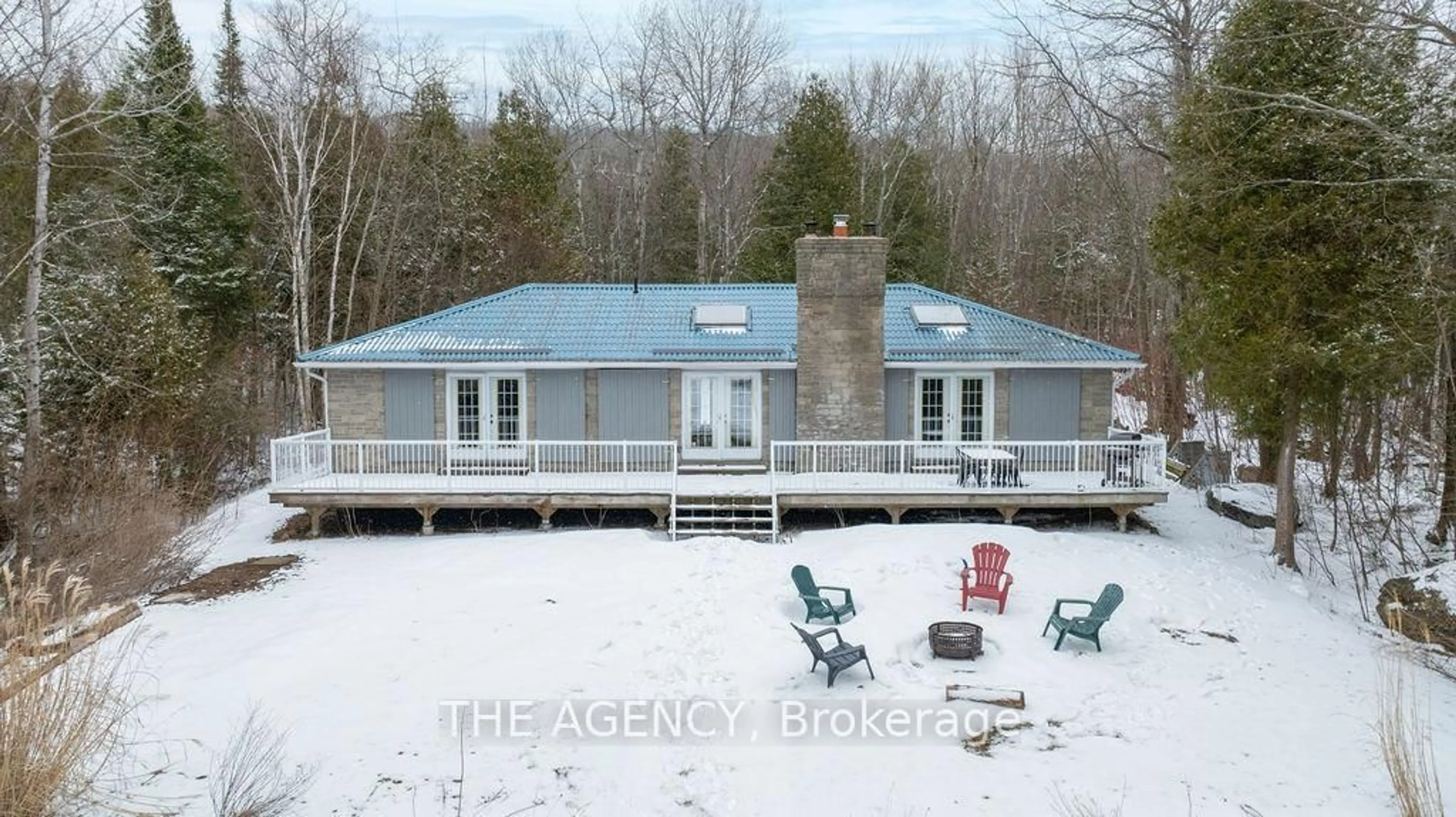 A pic from outside/outdoor area/front of a property/back of a property/a pic from drone, unknown for 570 Silver Birch Dr, Tiny Ontario L9M 0M5
