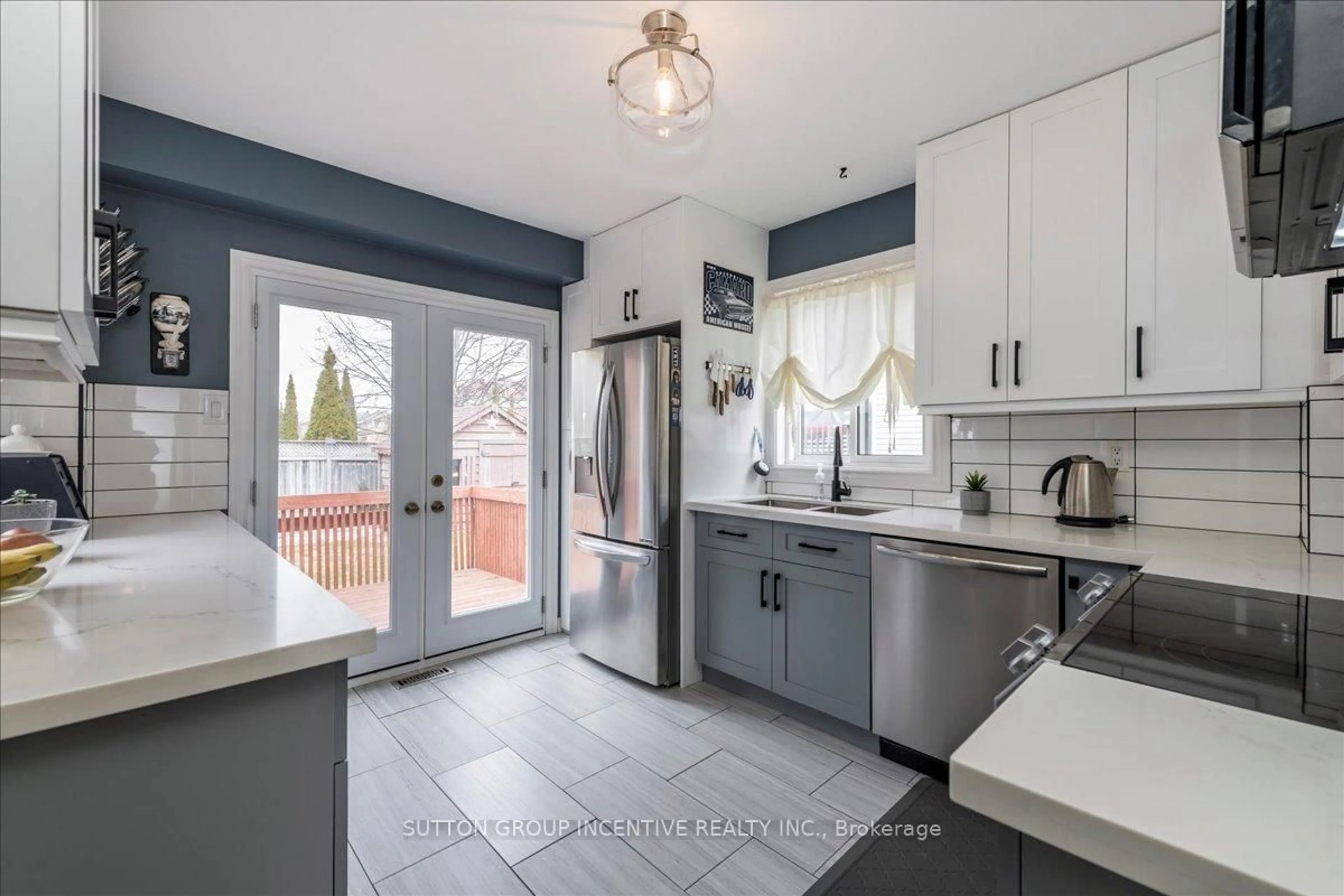 Open concept kitchen, ceramic/tile floor for 392 Big Bay Point Rd, Barrie Ontario L4N 8A2