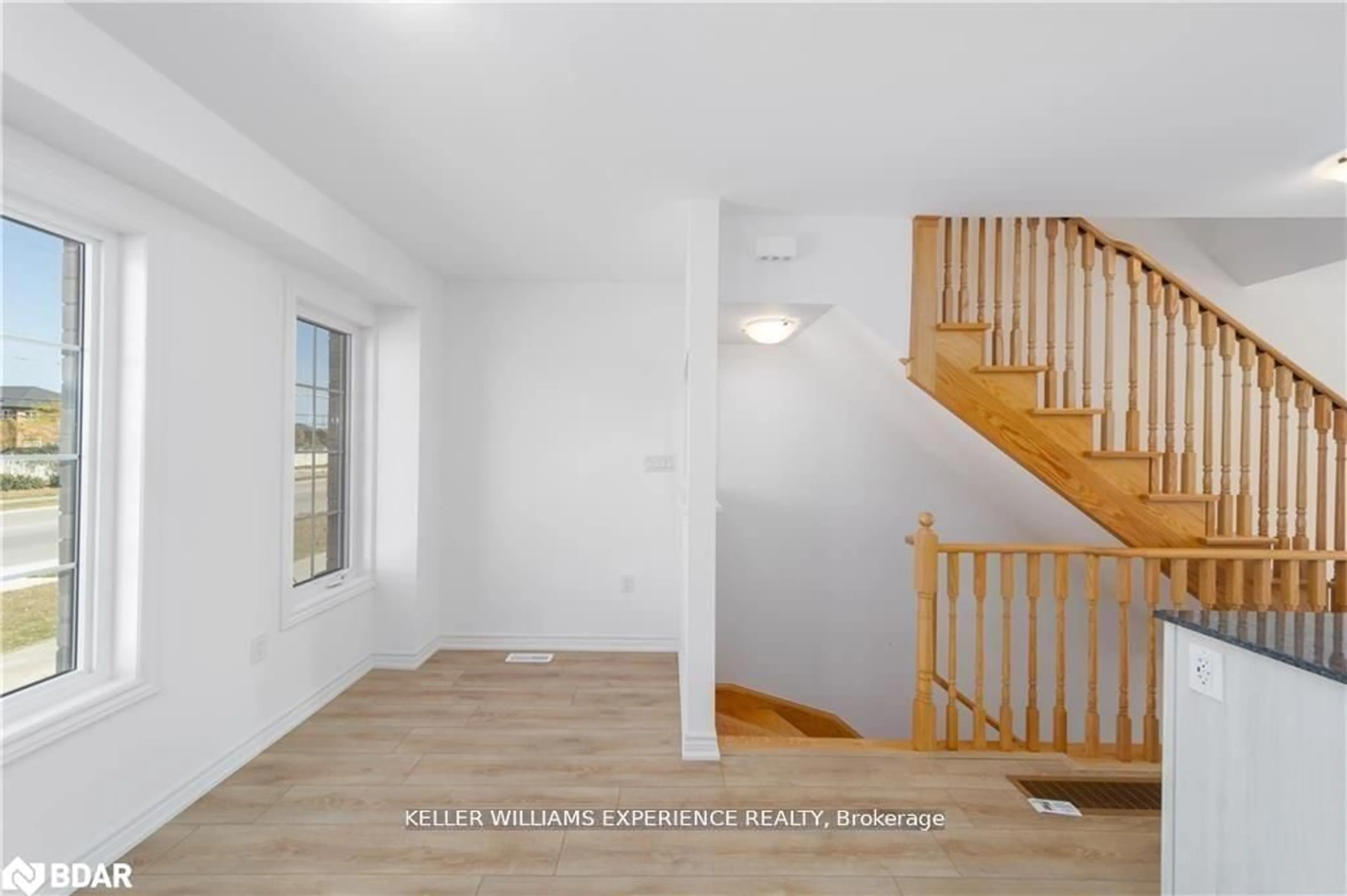 Indoor entryway for 47 Pumpkin Corner Cres, Barrie Ontario L9J 0T7