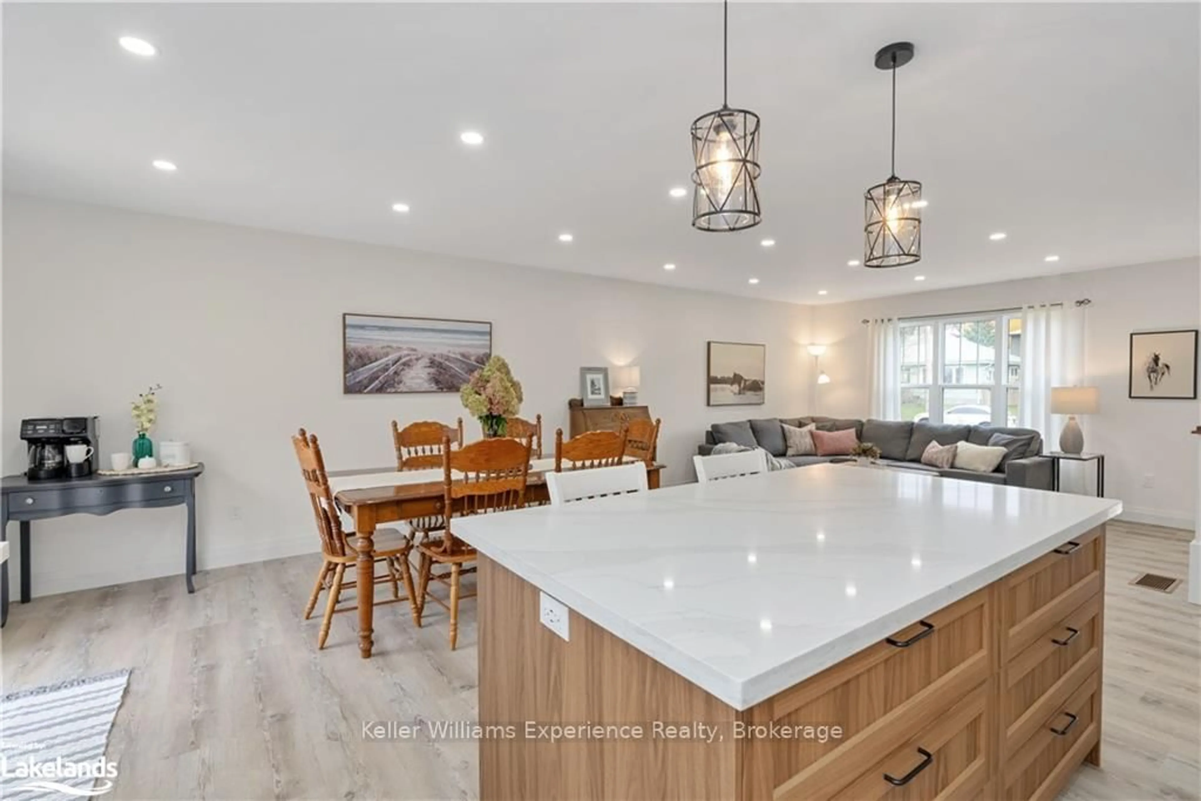 Open concept kitchen, ceramic/tile floor for 753 FIFTH Ave, Tay Ontario L0K 1R0