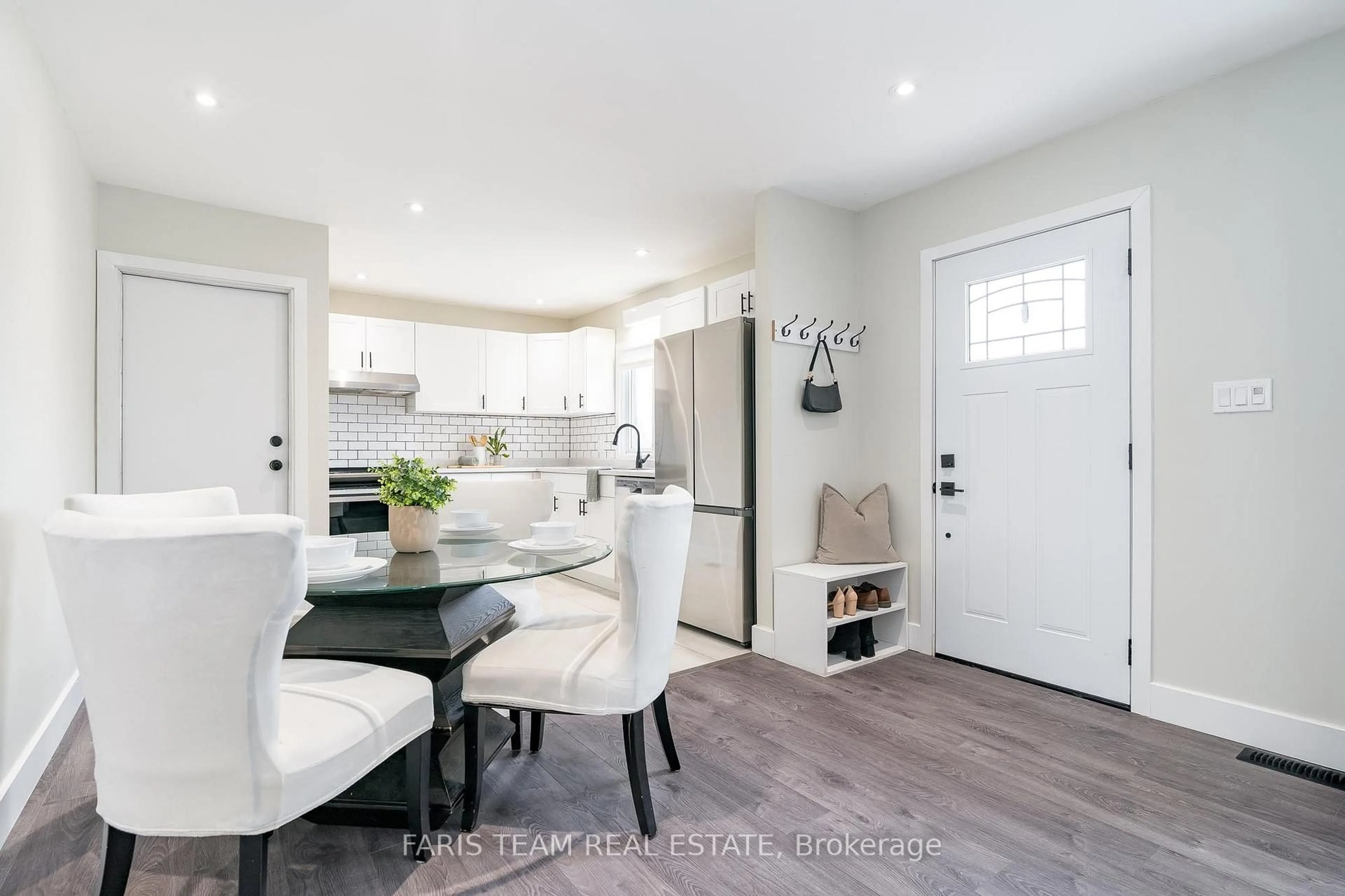 Open concept kitchen, unknown for 91 Bond St, Orillia Ontario L3V 1J7