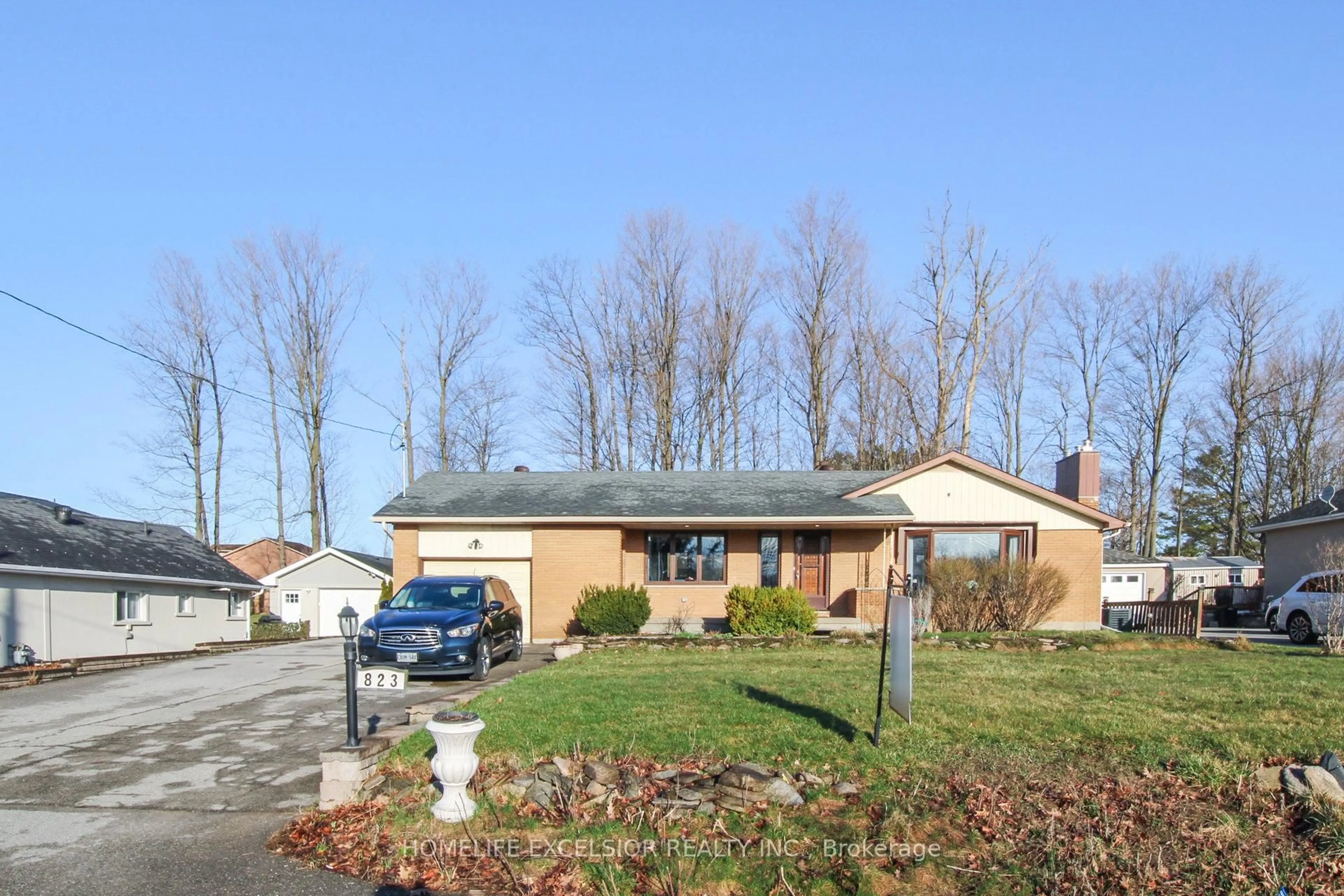 Home with brick exterior material, street for 823 Essa Rd, Barrie Ontario L4N 9G5