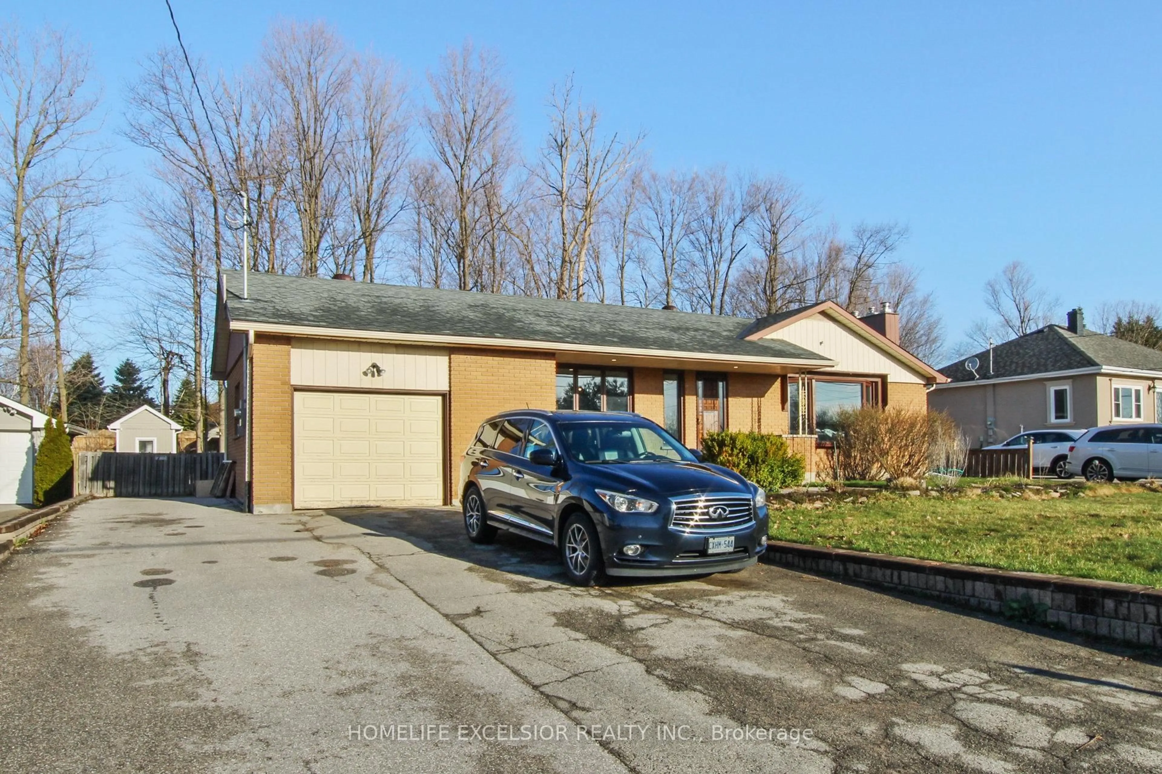 A pic from outside/outdoor area/front of a property/back of a property/a pic from drone, street for 823 Essa Rd, Barrie Ontario L4N 9G5