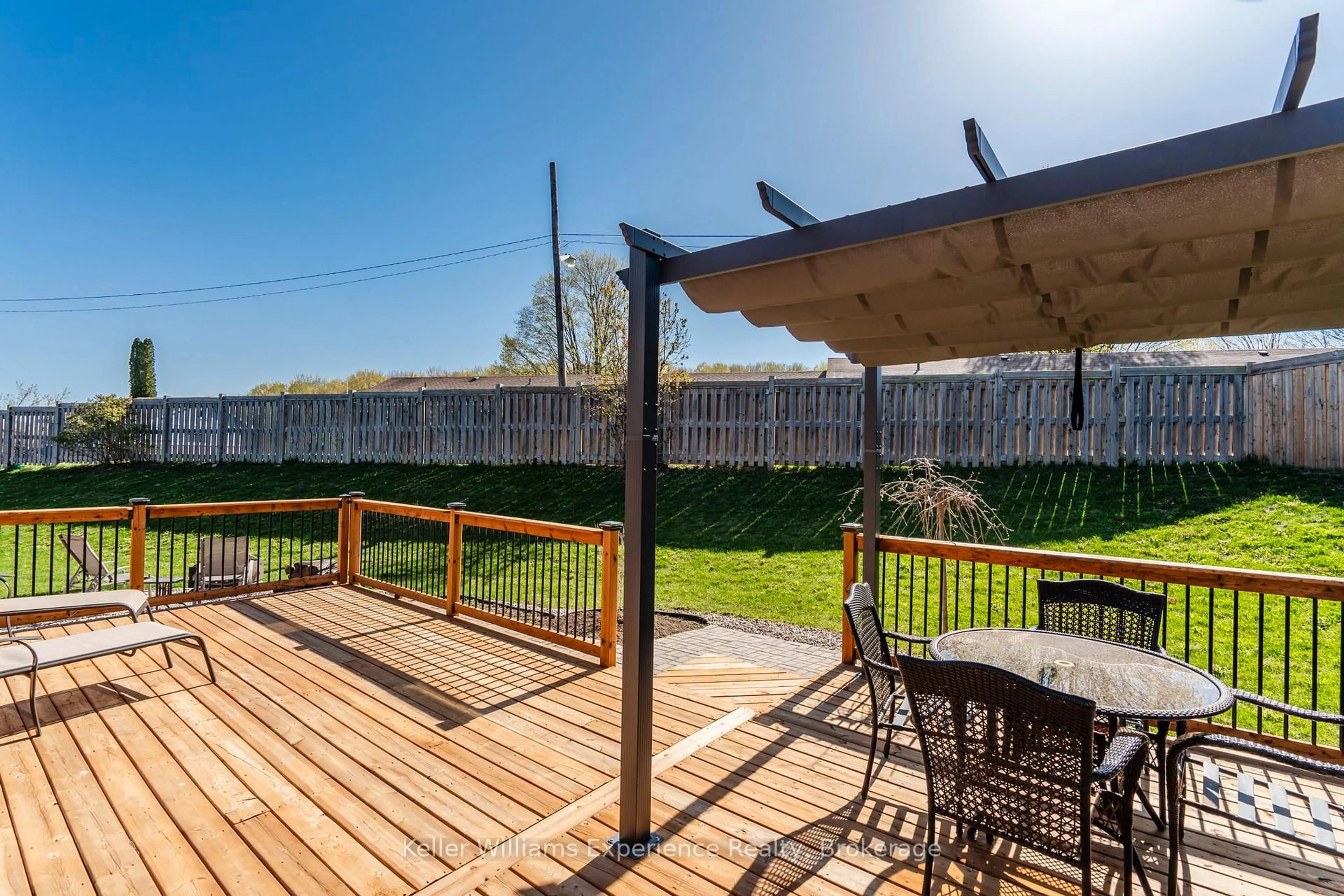 Patio, unknown for 939 Stollar Pl, Midland Ontario L4R 0A6