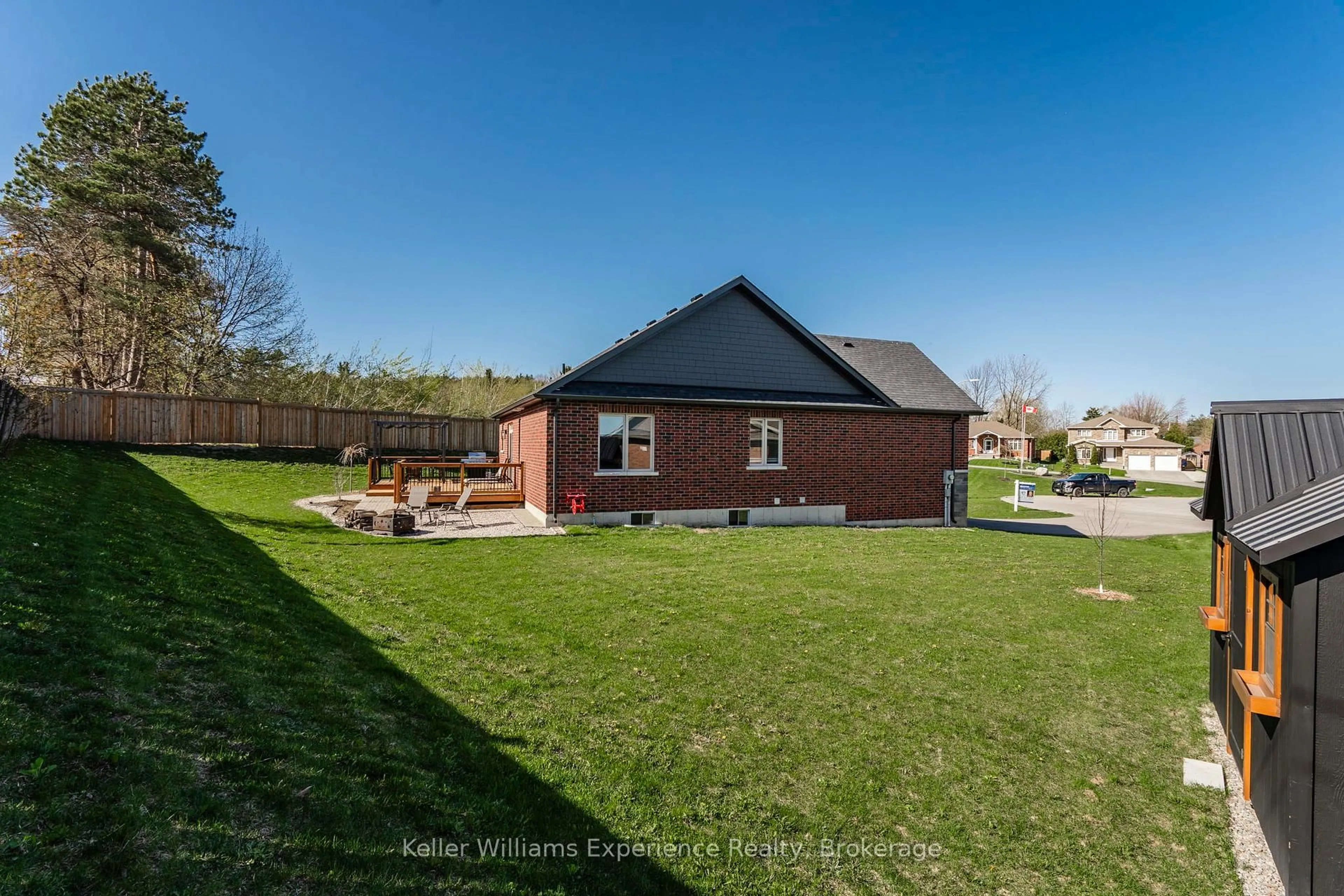 A pic from outside/outdoor area/front of a property/back of a property/a pic from drone, street for 939 Stollar Pl, Midland Ontario L4R 0A6