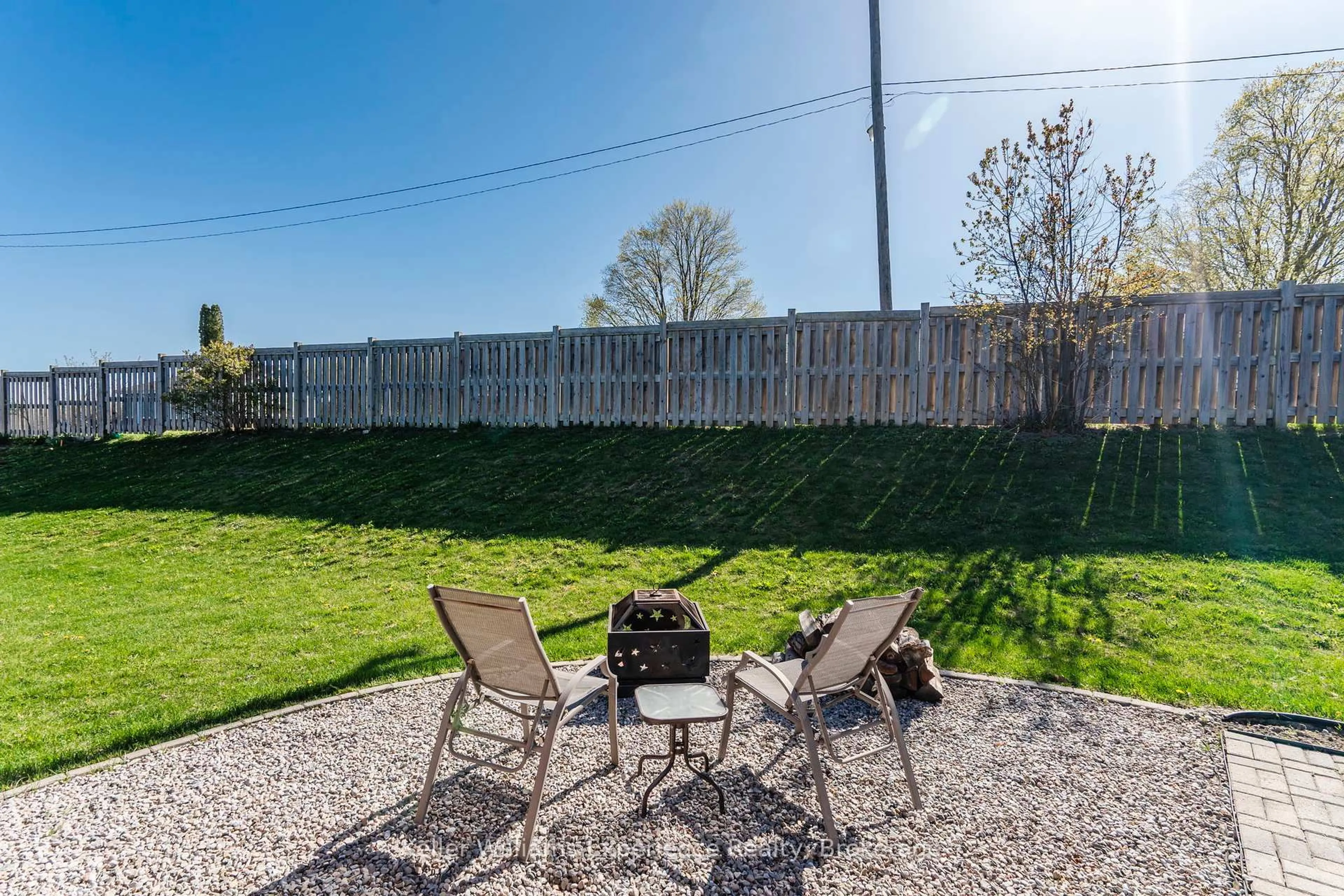 Patio, street for 939 Stollar Pl, Midland Ontario L4R 0A6