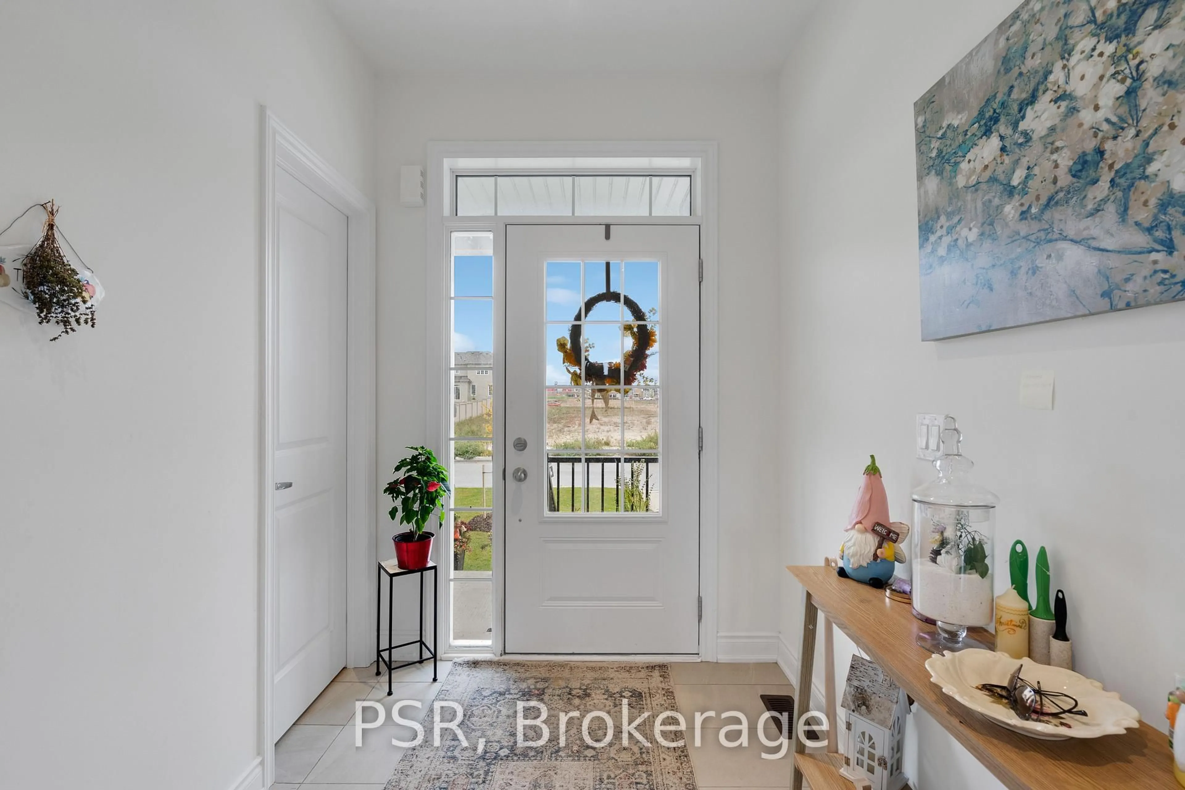 Indoor entryway for 11 Stately Dr, Wasaga Beach Ontario L9Z 0L9