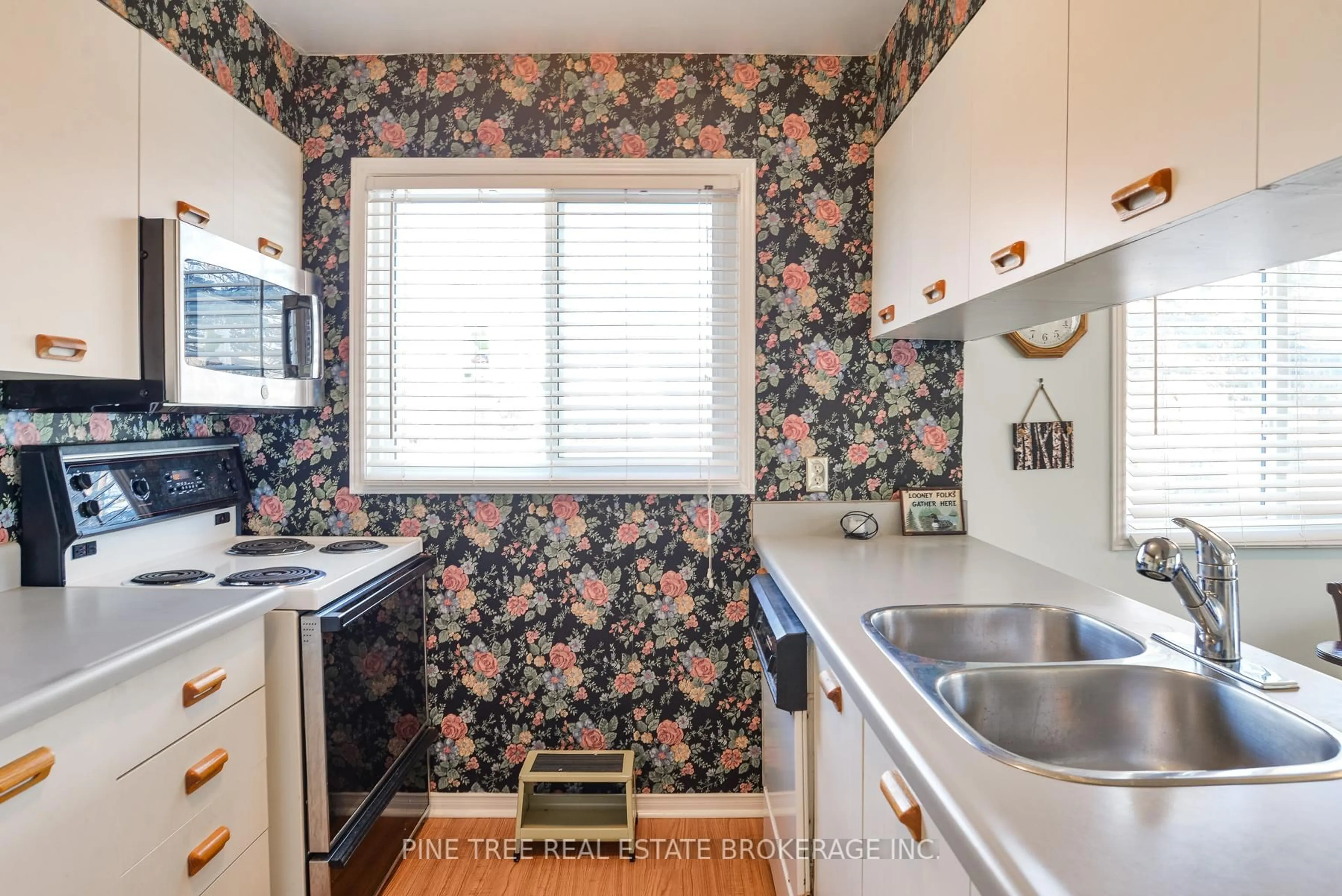 Standard kitchen, unknown for 31 Laguna Pkwy #1, Ramara Ontario L0K 1B0