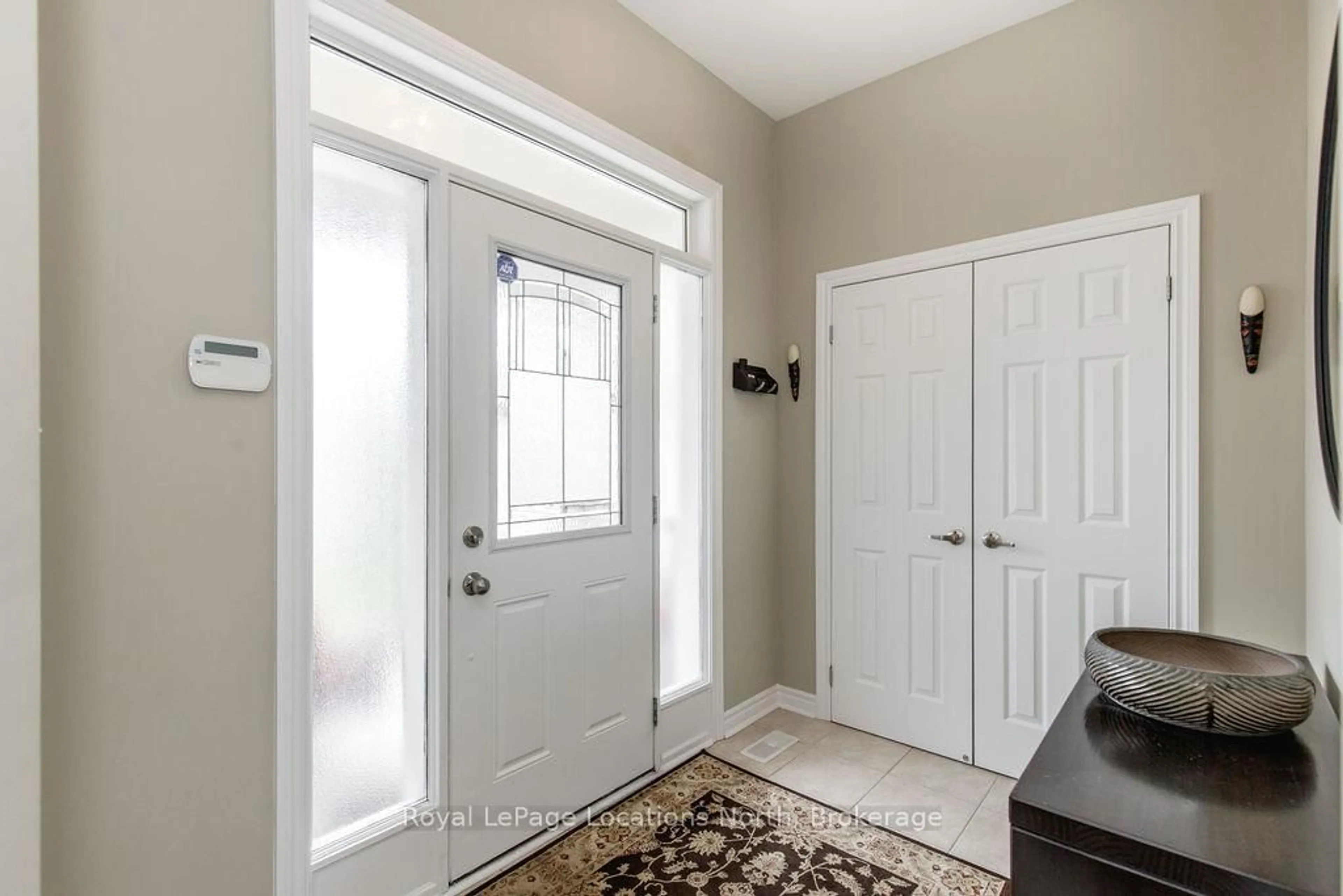 Indoor entryway for 58 Waterview Rd, Wasaga Beach Ontario L9Z 0E9