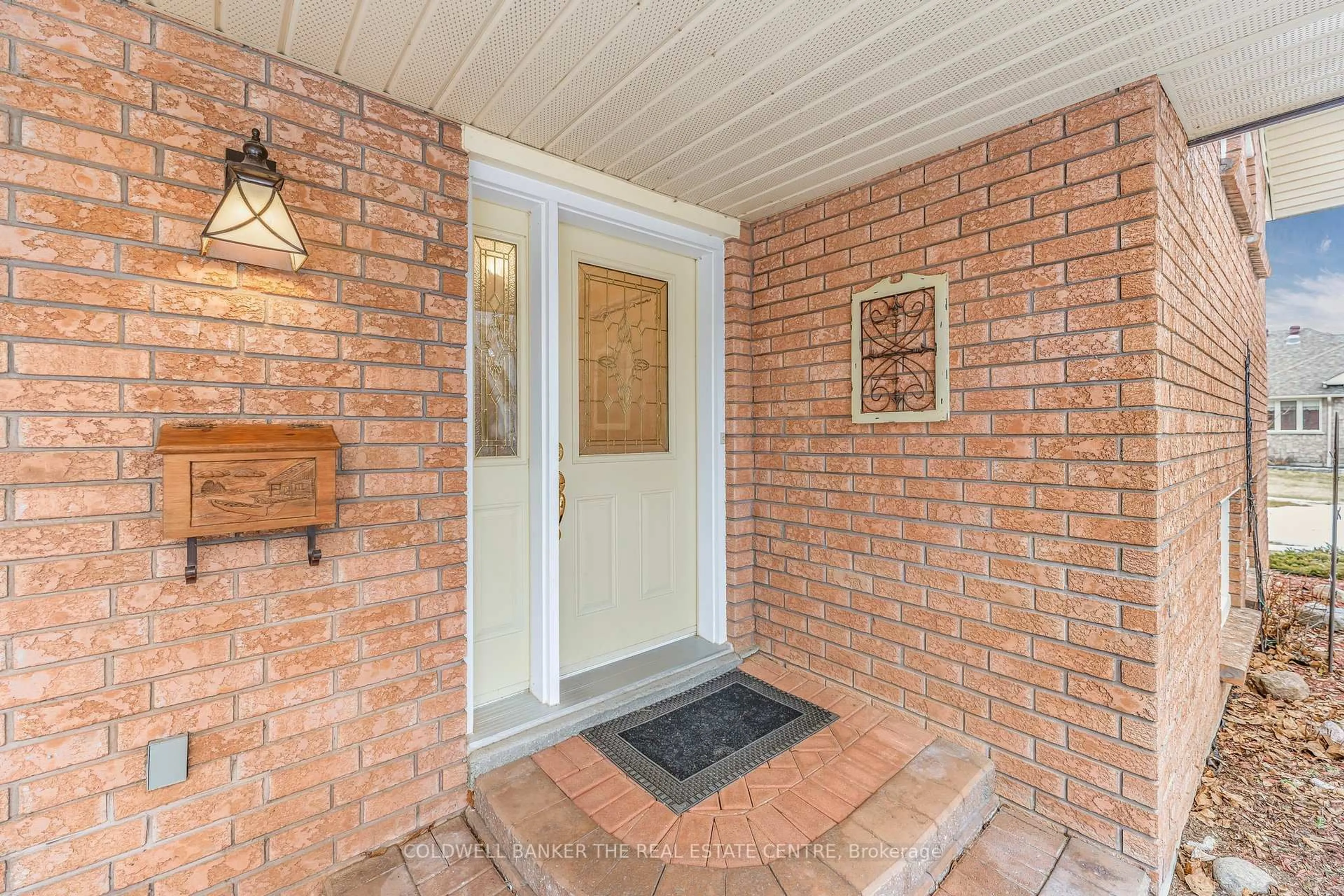 Indoor entryway for 148 Bayshore Dr, Ramara Ontario L0K 1B0