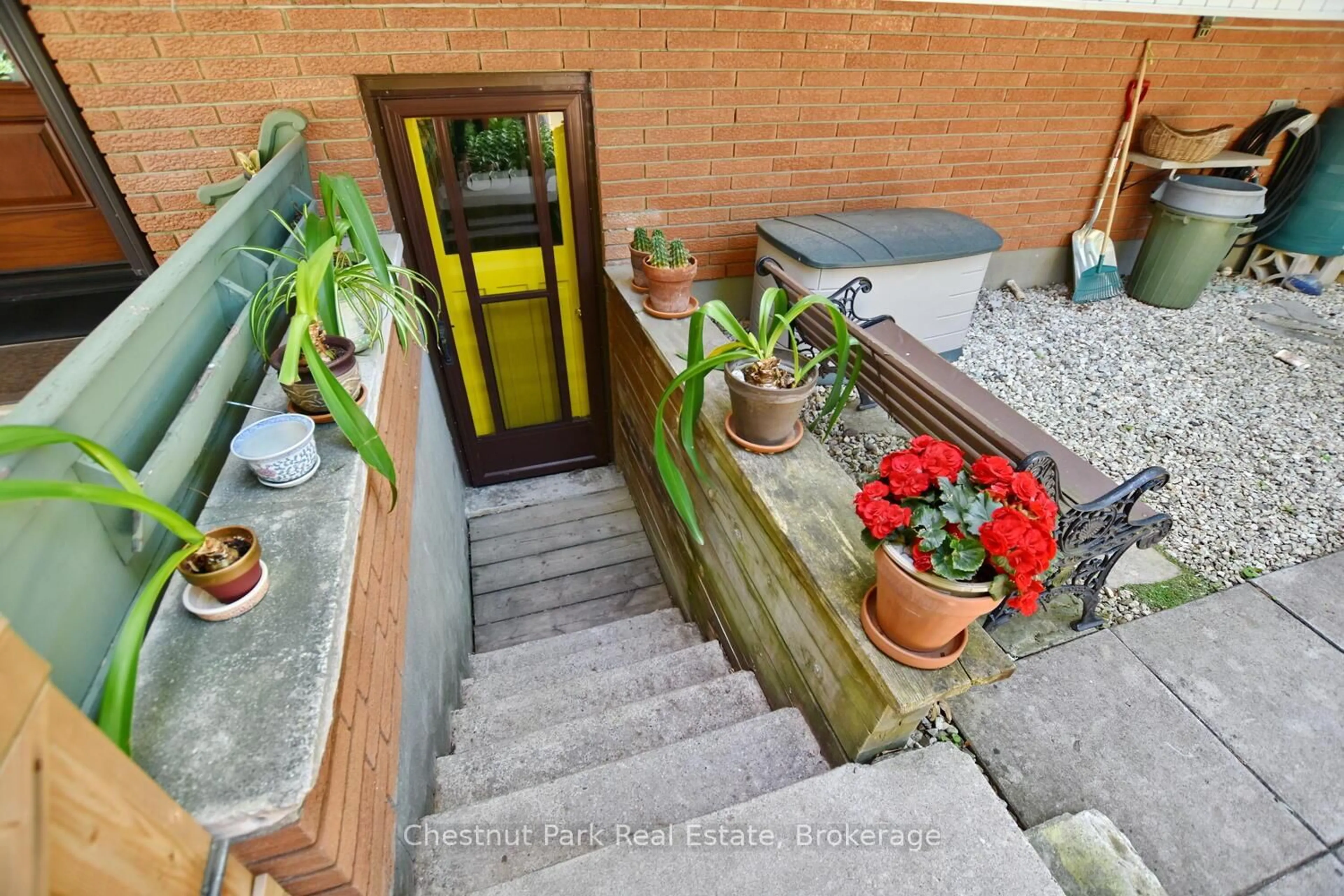 Patio, street for 24 Ferguson Rd, Collingwood Ontario L9Y 3A1