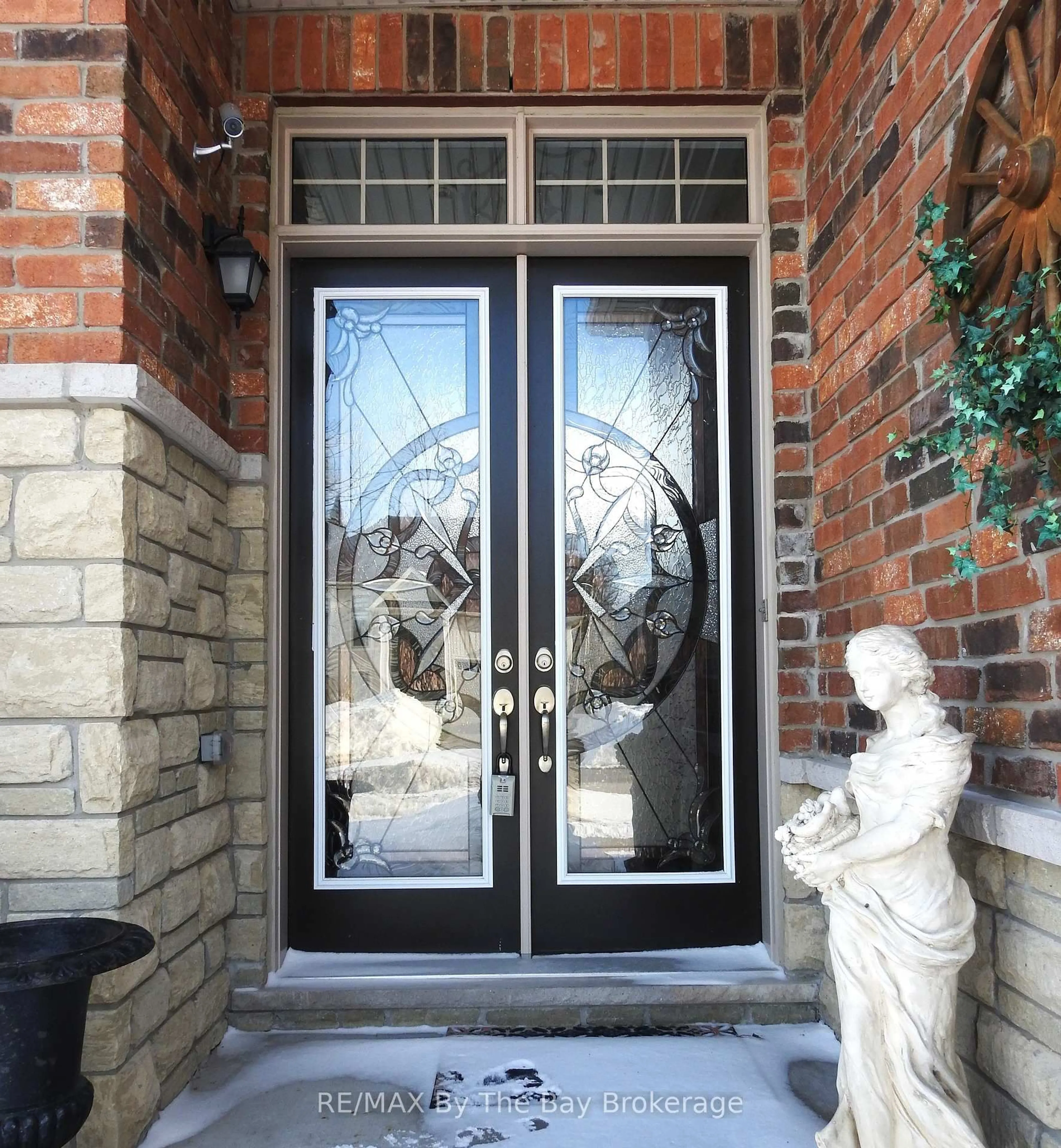 Indoor entryway for 48 Allegra Dr, Wasaga Beach Ontario L9Z 0H5
